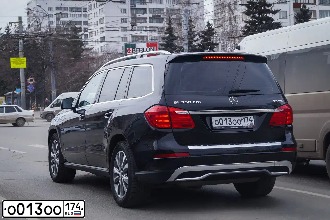 Фото автомобиля MERCEDES GL-KLASSE, 2016 — госномер О013ОО174. Цвет: ЧЕРНЫЙ