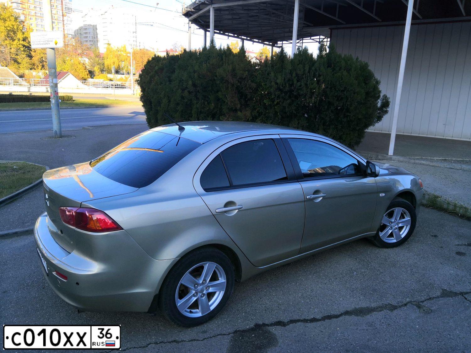 Фото автомобиля LADA 2114 SAMARA, 2007 — госномер Е225АМ136. Цвет: СЕРЕБРИСТО-ЖЕЛТО-ГОЛУБОЙ