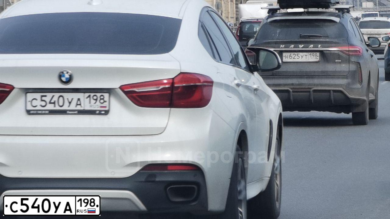 Фото автомобиля BMW X6, 2016 — госномер С540УА198. Цвет: БЕЛЫЙ МЕТАЛЛИК