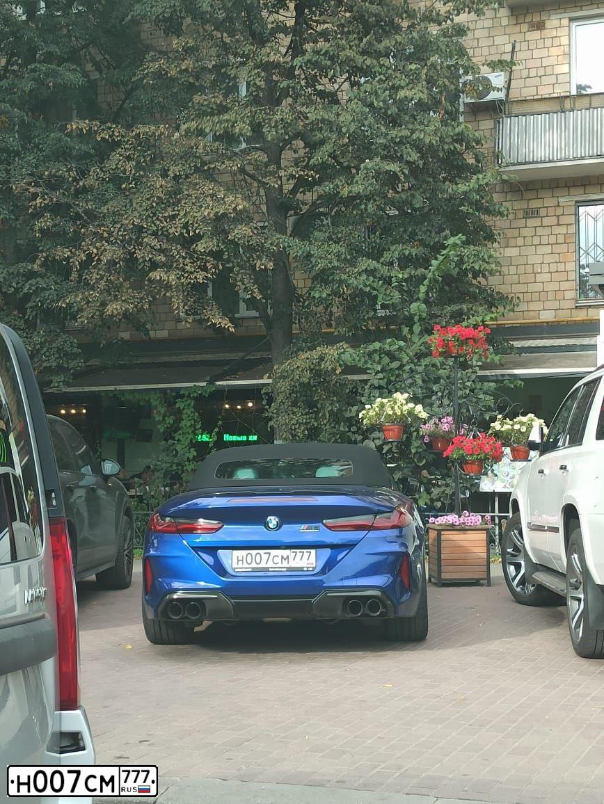 Фото автомобиля BMW M8, 2019 — госномер Т862ОС05. Цвет: синий