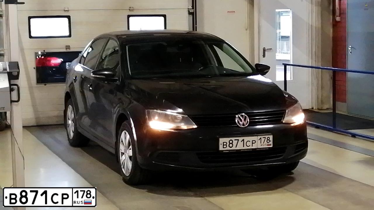 Фото автомобиля VOLKSWAGEN JETTA, 2014 — госномер В871СР178. Цвет: ЧЕРНЫЙ