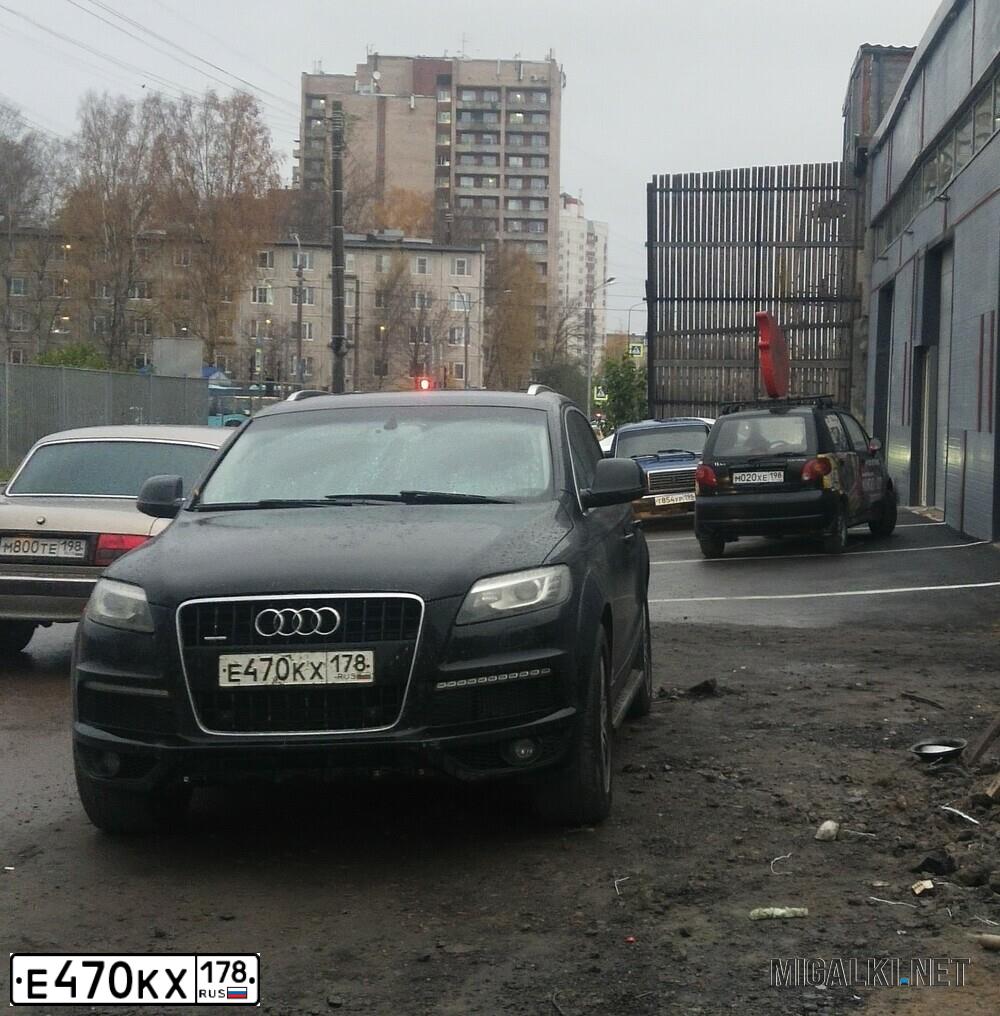 Фото автомобиля VOLKSWAGEN TOUAREG, 2003 — госномер Н615ОН10