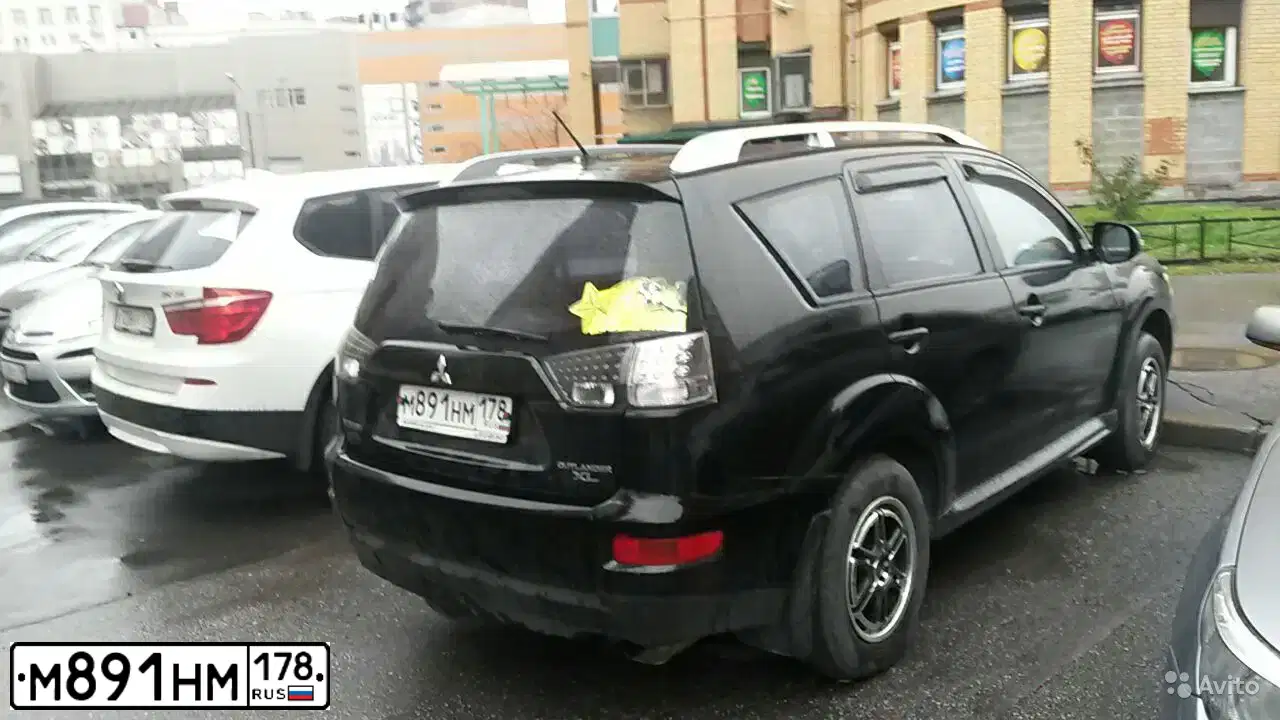 Фото автомобиля MITSUBISHI OUTLANDER, 2010 — госномер М891НМ178. Цвет: ЧЕРНЫЙ