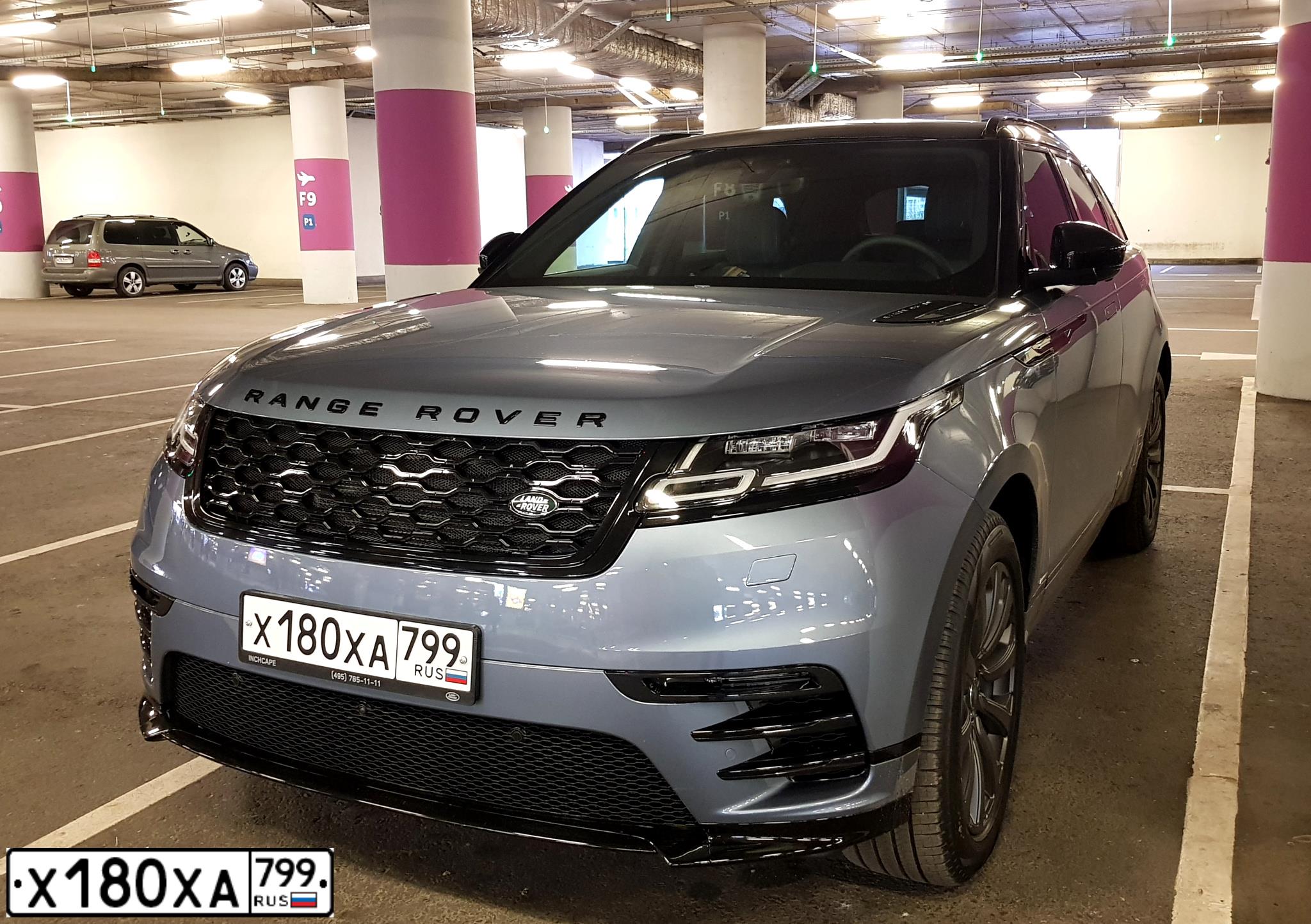 Фото автомобиля LANDROVER RANGE ROVER VELAR, 2020 — госномер Х180ХА799. Цвет: СЕРЫЙ