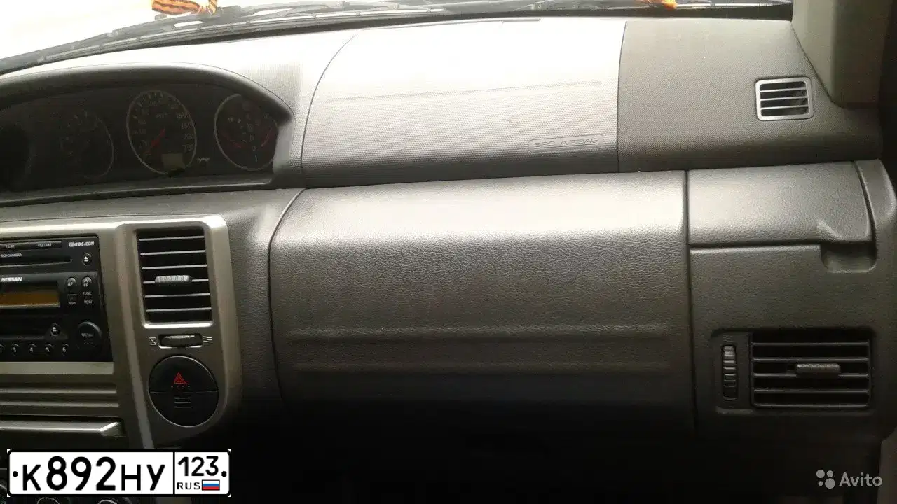 Фото автомобиля NISSAN X-TRAIL, 2005 — госномер О883НО790. Цвет: СЕРЕБРИСТЫЙ
