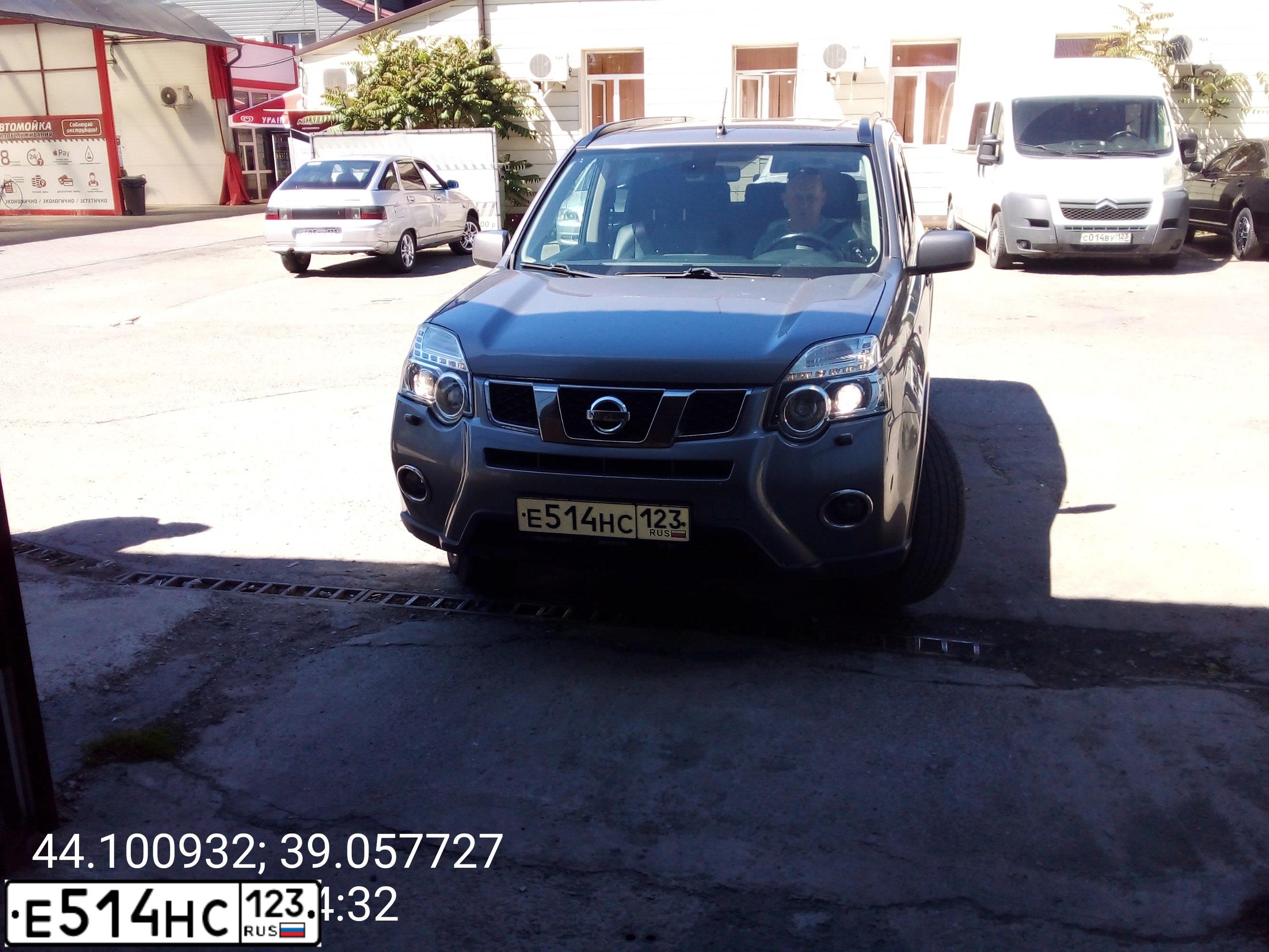 Фото автомобиля NISSAN X-TRAIL, 2011 — госномер Н308ОС197. Цвет: СЕРЫЙ
