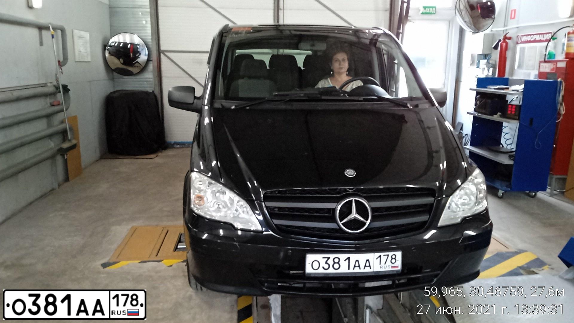 Фото автомобиля MERCEDES VITO, 2014 — госномер О381АА178. Цвет: ЧЕРНЫЙ