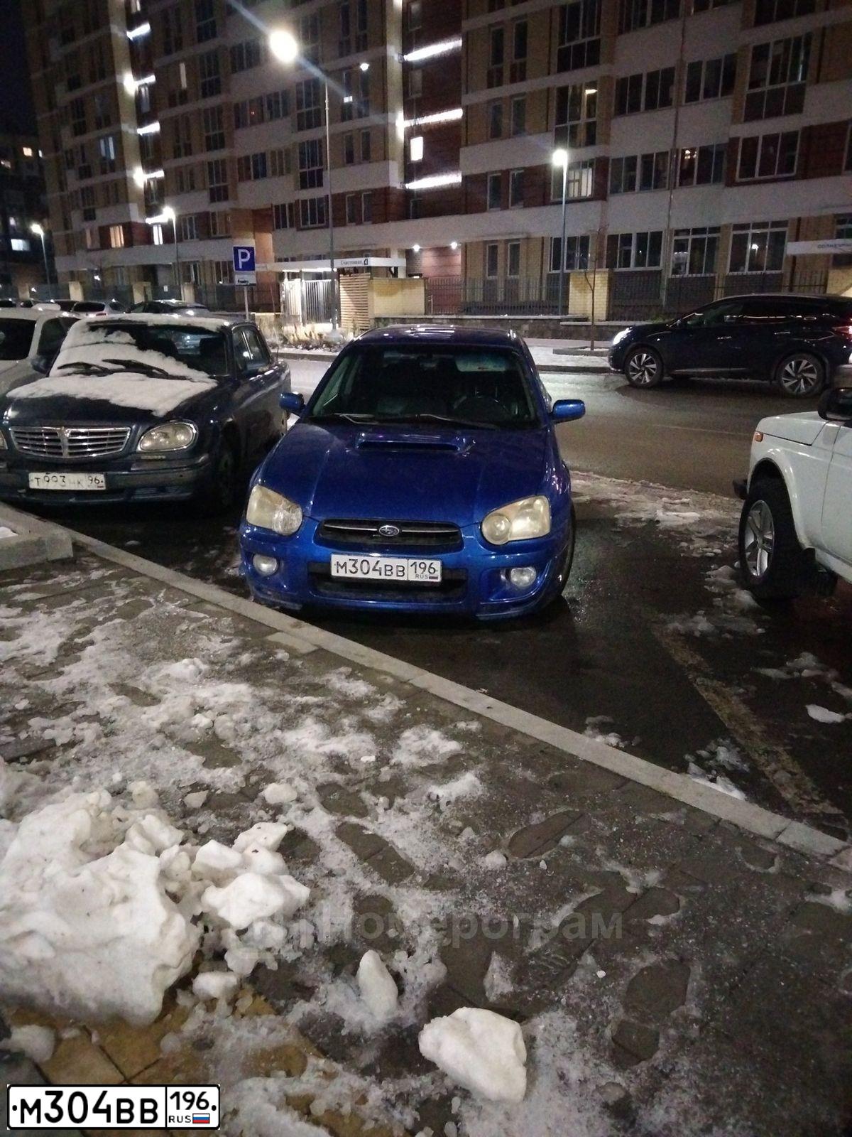 Фото автомобиля SUBARU IMPREZA, 2004 — госномер М304ВВ196. Цвет: СИНИЙ