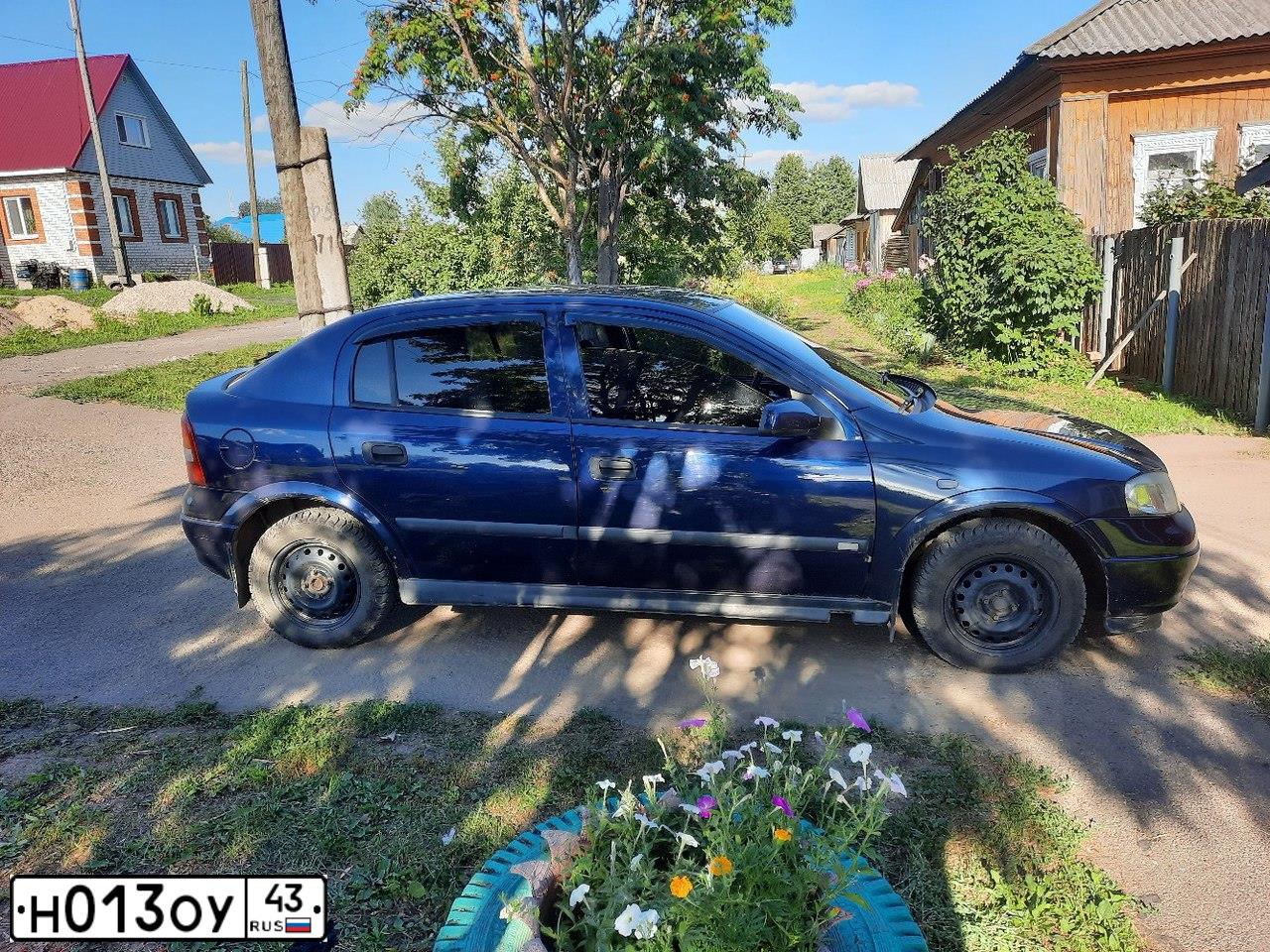 Фото автомобиля LADA 2110, 2001 — госномер Н013ОУ43. Цвет: ТЕМН СЕРО-СИН МЕТАЛ