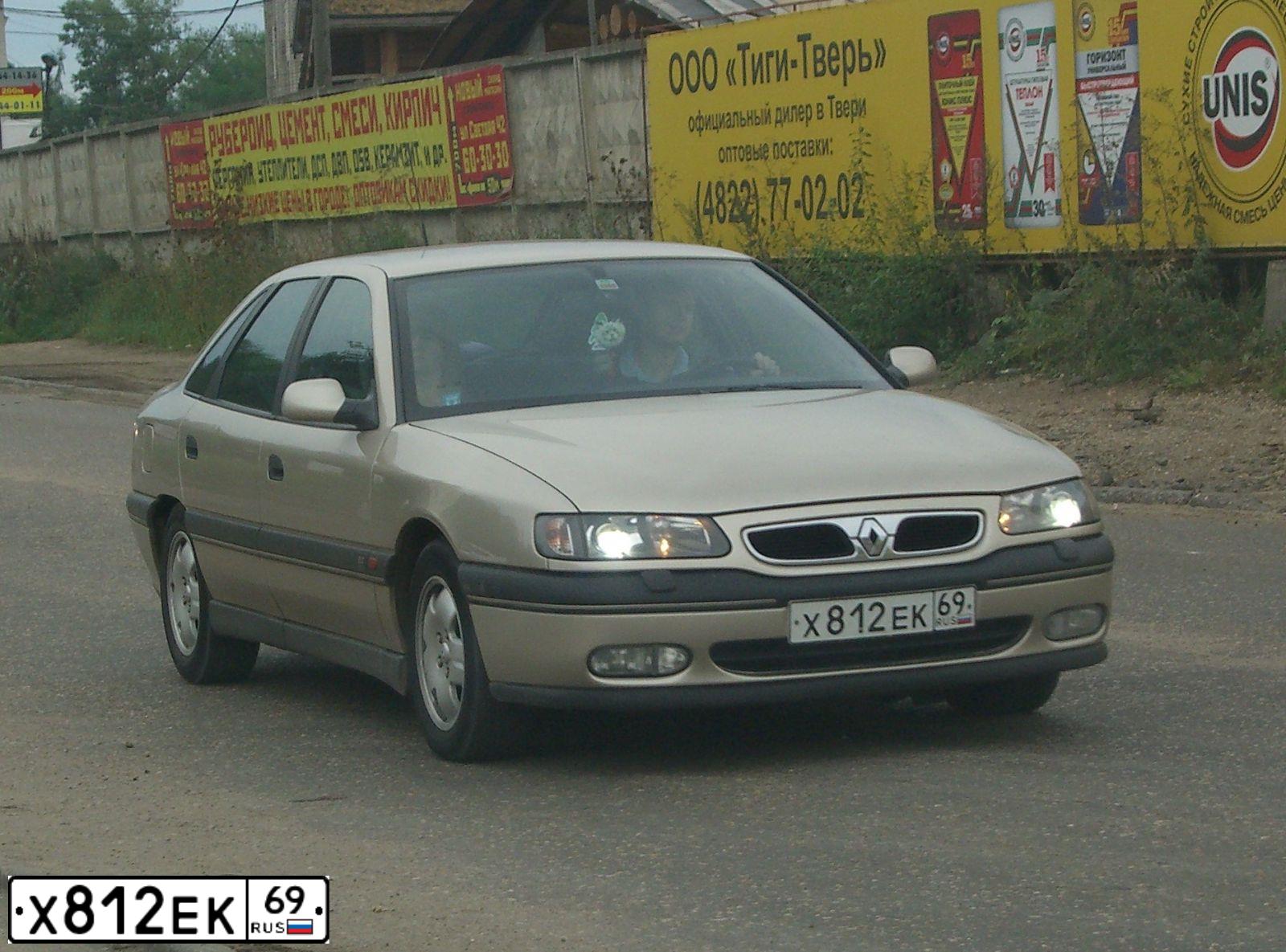 Фото автомобиля RENAULT SAFRANE, 1999 — госномер Е038УА08. Цвет: БЕЖЕВЫЙ