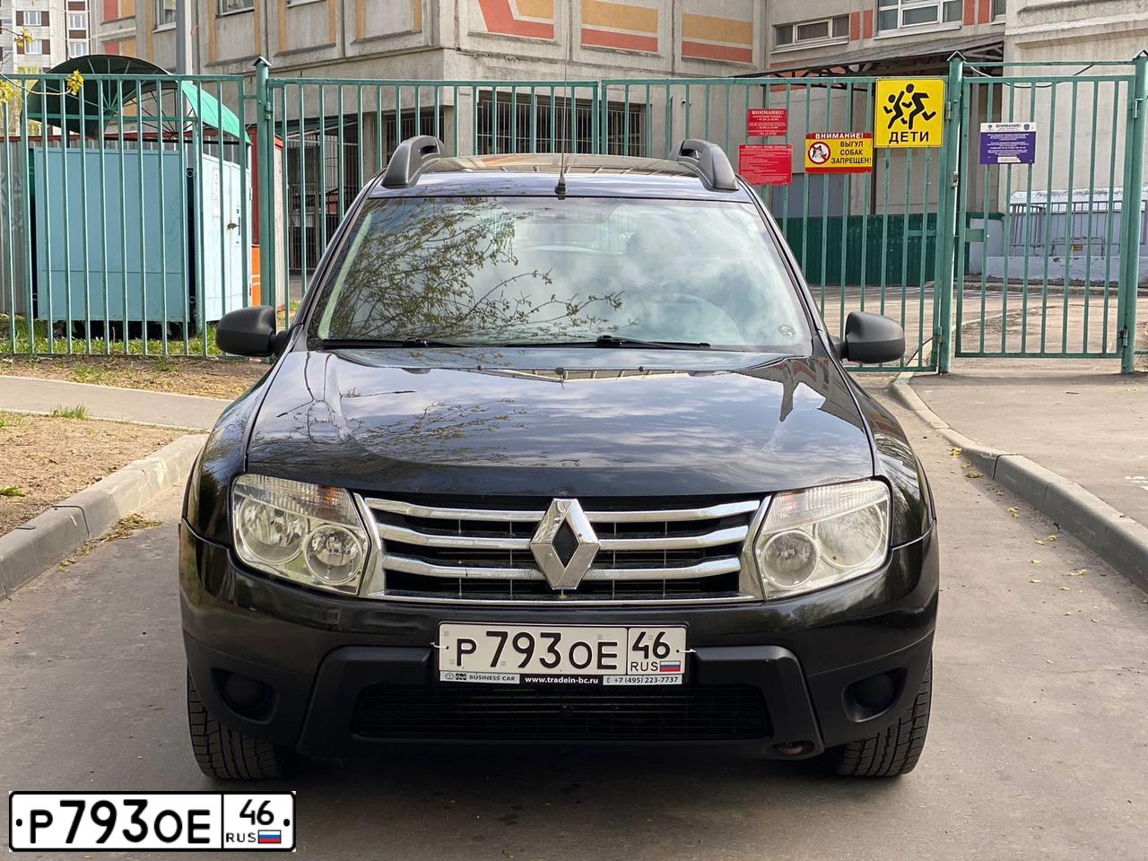 Фото автомобиля RENAULT DUSTER, 2013 — госномер Р793ОЕ46. Цвет: ЧЕРНЫЙ