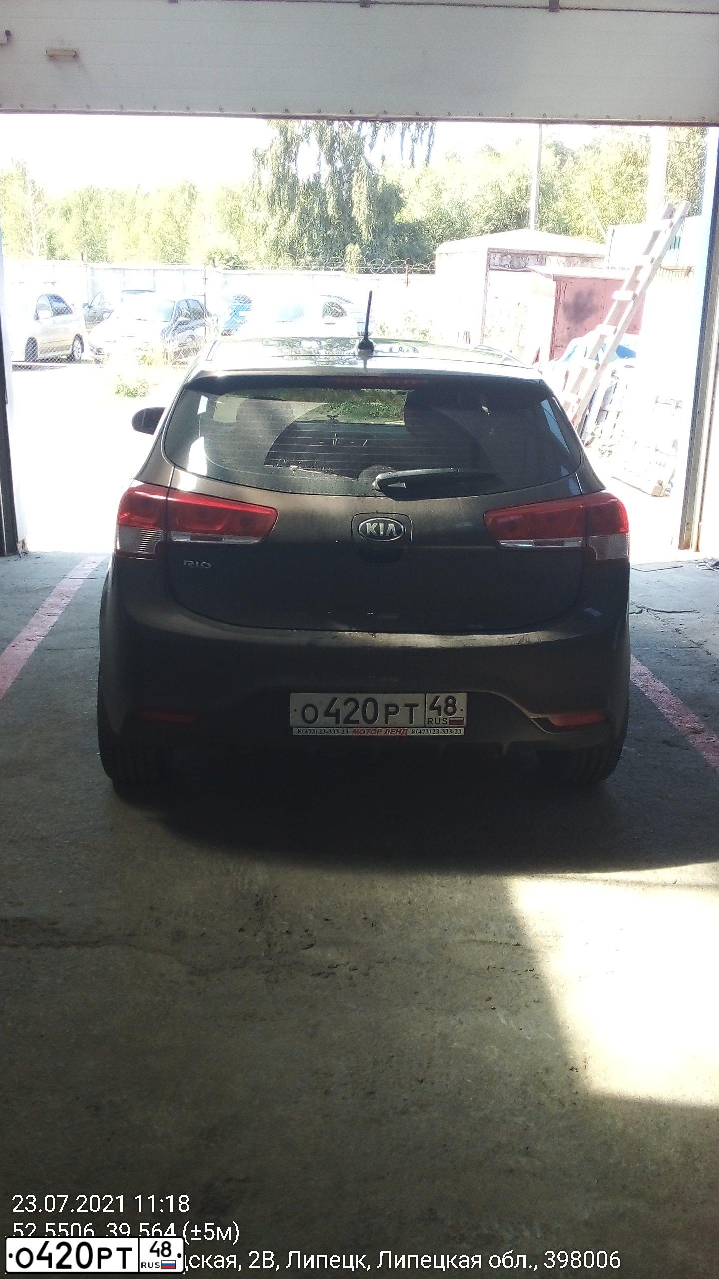 Фото автомобиля KIA RIO, 2017 — госномер О420РТ48. Цвет: КОРИЧНЕВЫЙ