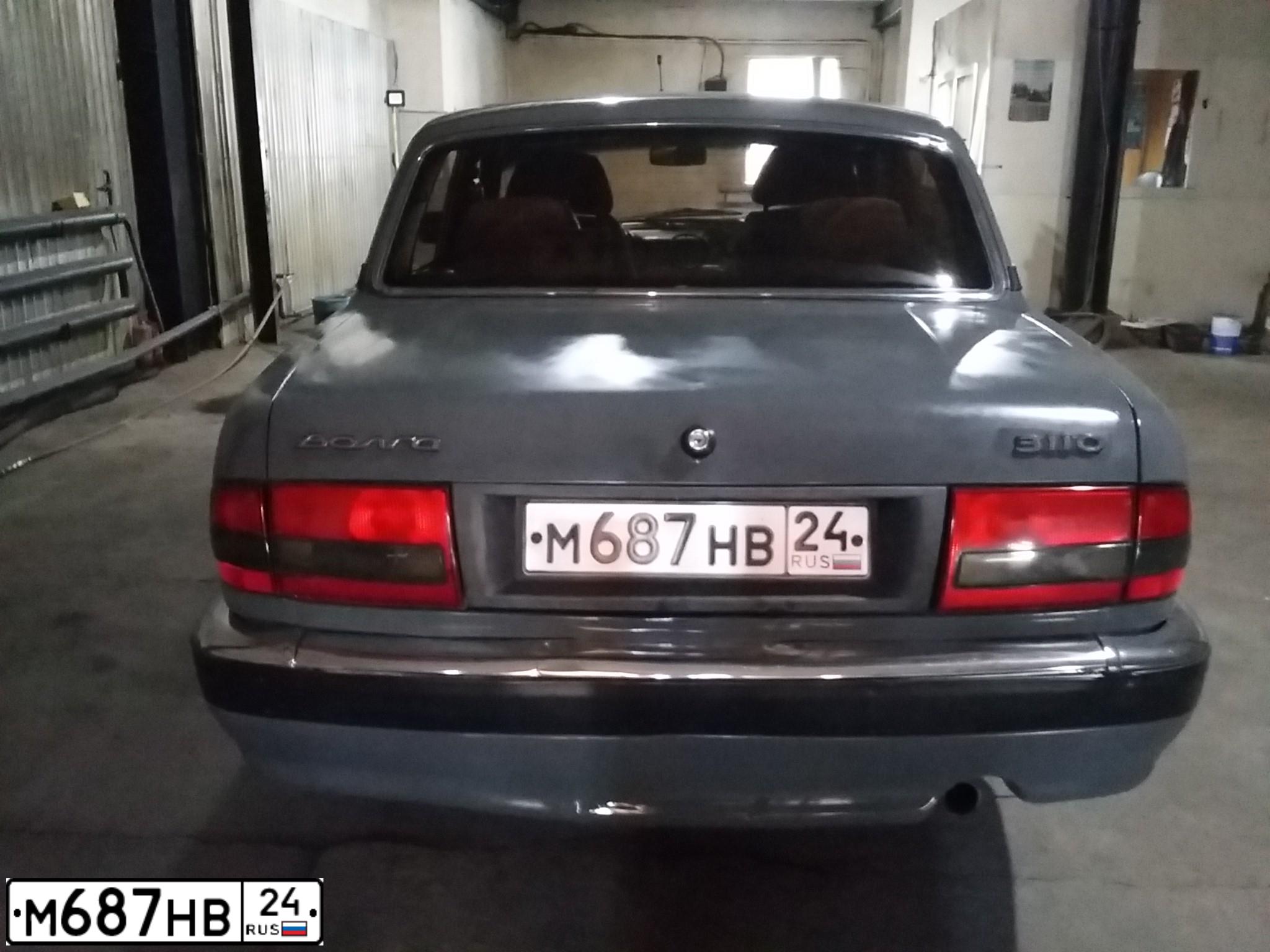 Фото автомобиля GAZ 3110 WOLGA, 2001 — госномер М687НВ24. Цвет: СЕРЫЙ