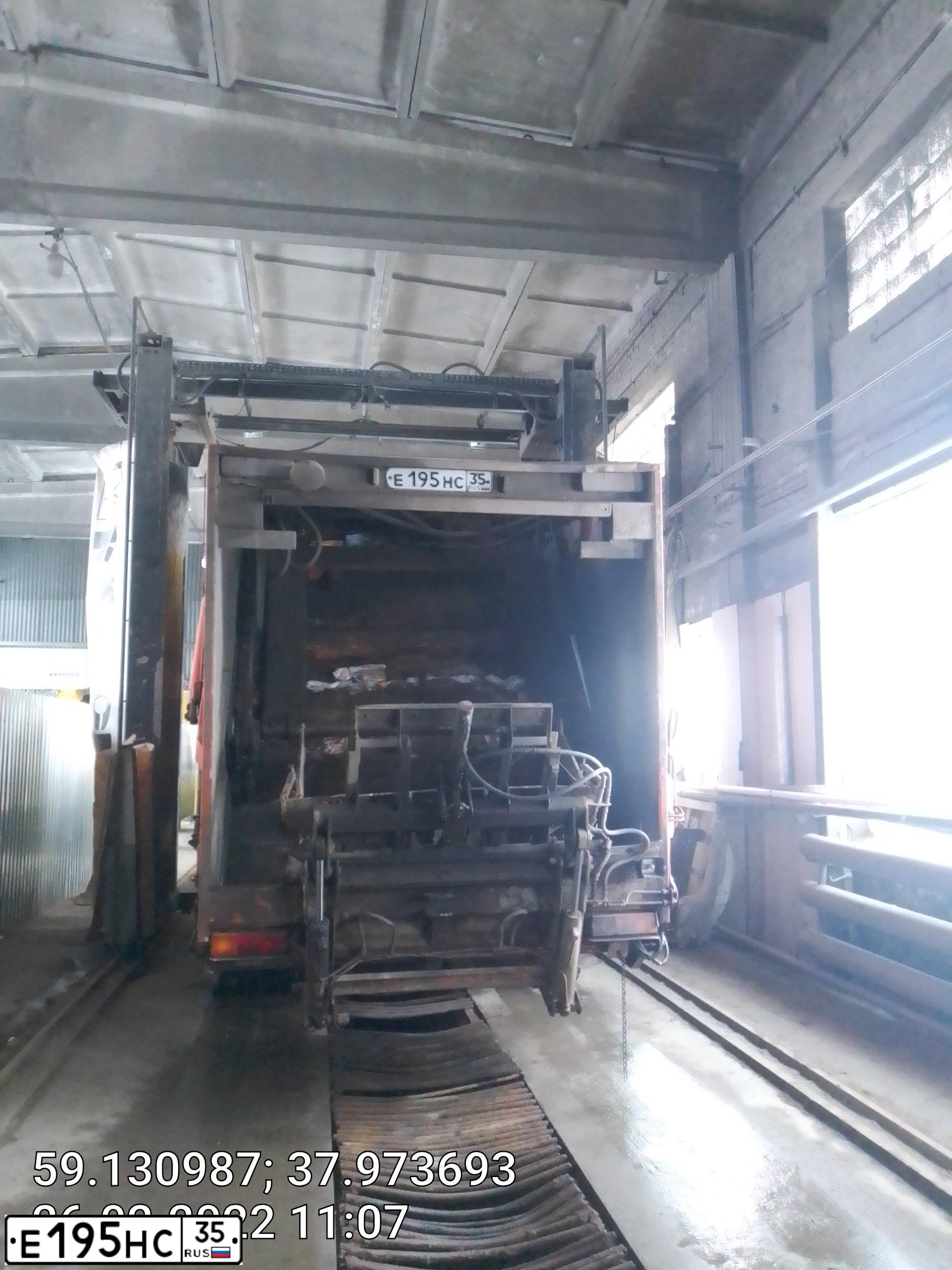 Фото автомобиля KAMAZ 53605 /4X2/, 2014 — госномер Е195НС35. Цвет: Оранжевый