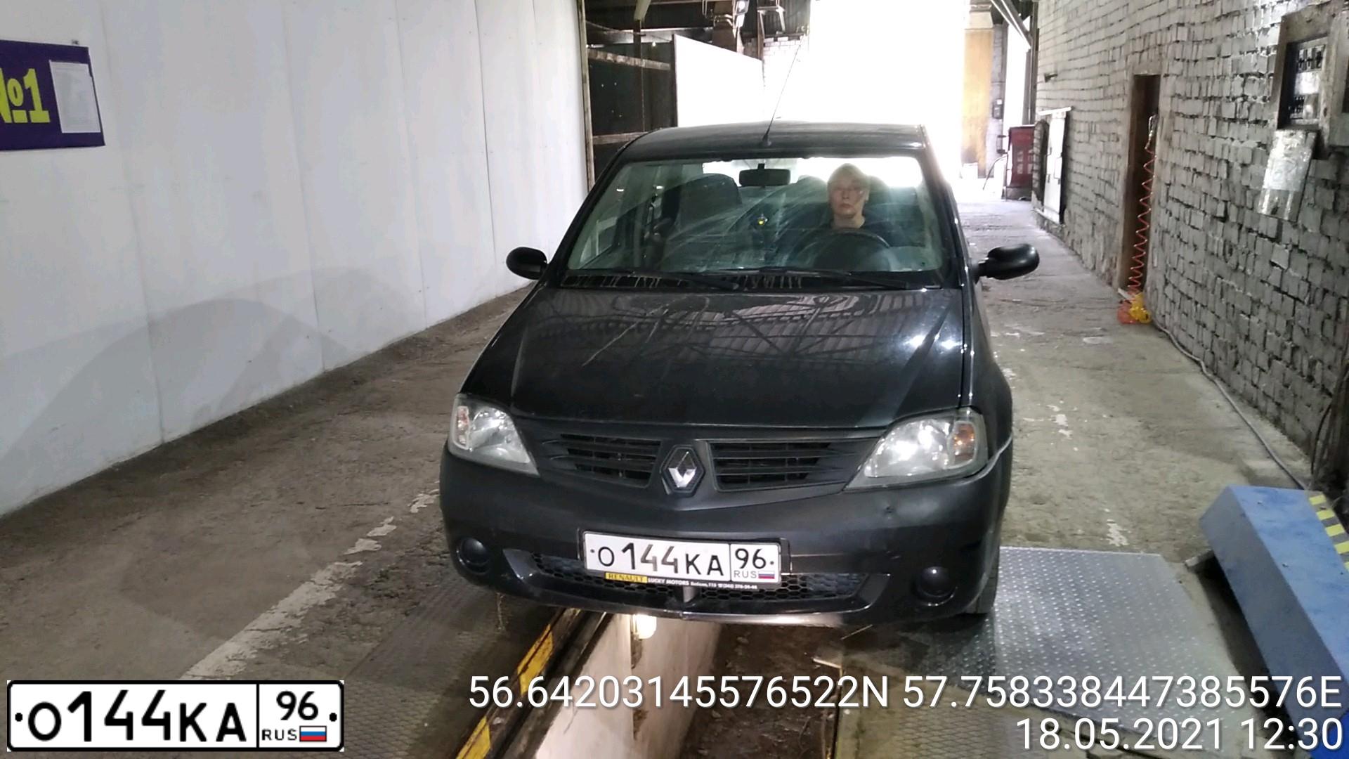 Фото автомобиля RENAULT LOGAN, 2009 — госномер О144КО96. Цвет: ТЕМНО-СЕРЫЙ