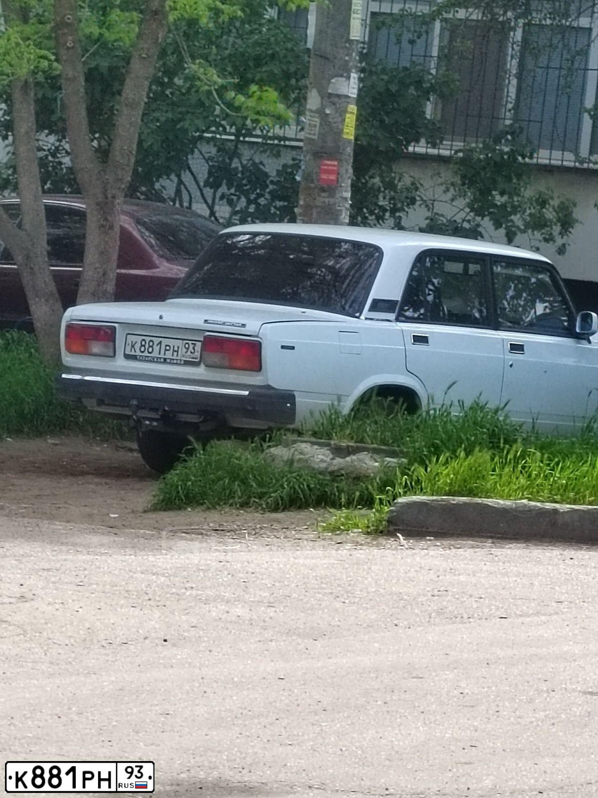 Фото автомобиля LADA 2107, 1998 — госномер К881РН93. Цвет: БЕЛЫЙ