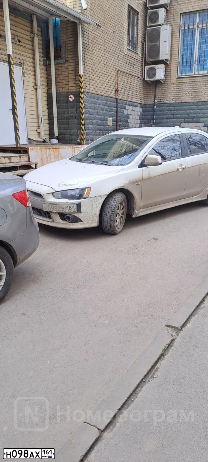 Фото автомобиля RENAULT MEGANE, 2008 — госномер Н098АХ161. Цвет: ЧЕРНЫЙ