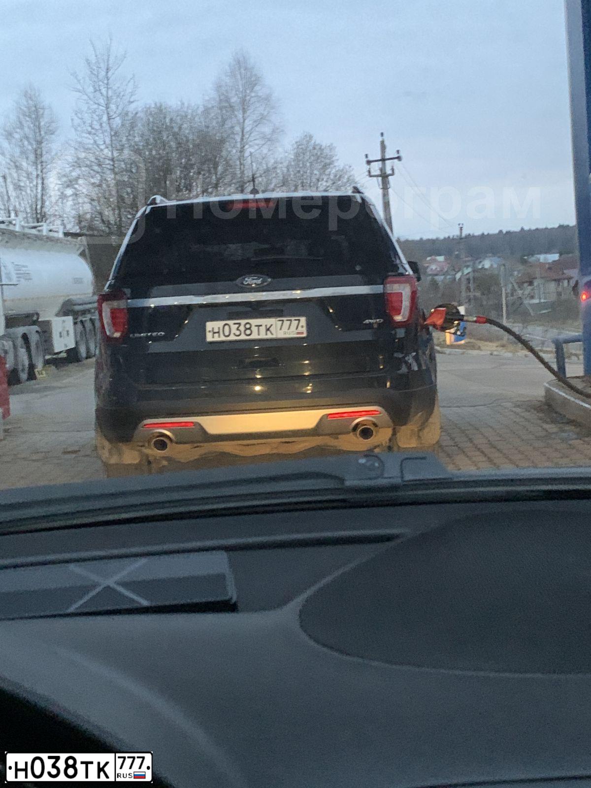 Фото автомобиля FORD EXPLORER, 2016 — госномер Н038ТК777. Цвет: ЧЕРНЫЙ