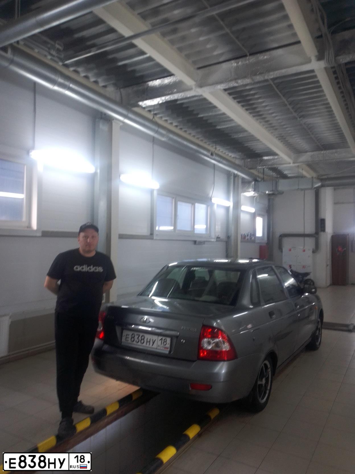 Фото автомобиля LADA 2170 PRIORA, 2010 — госномер В111ЕЕ18. Цвет: СРЕДНИЙ СЕРО-ЗЕЛЕНЫЙ МЕТ