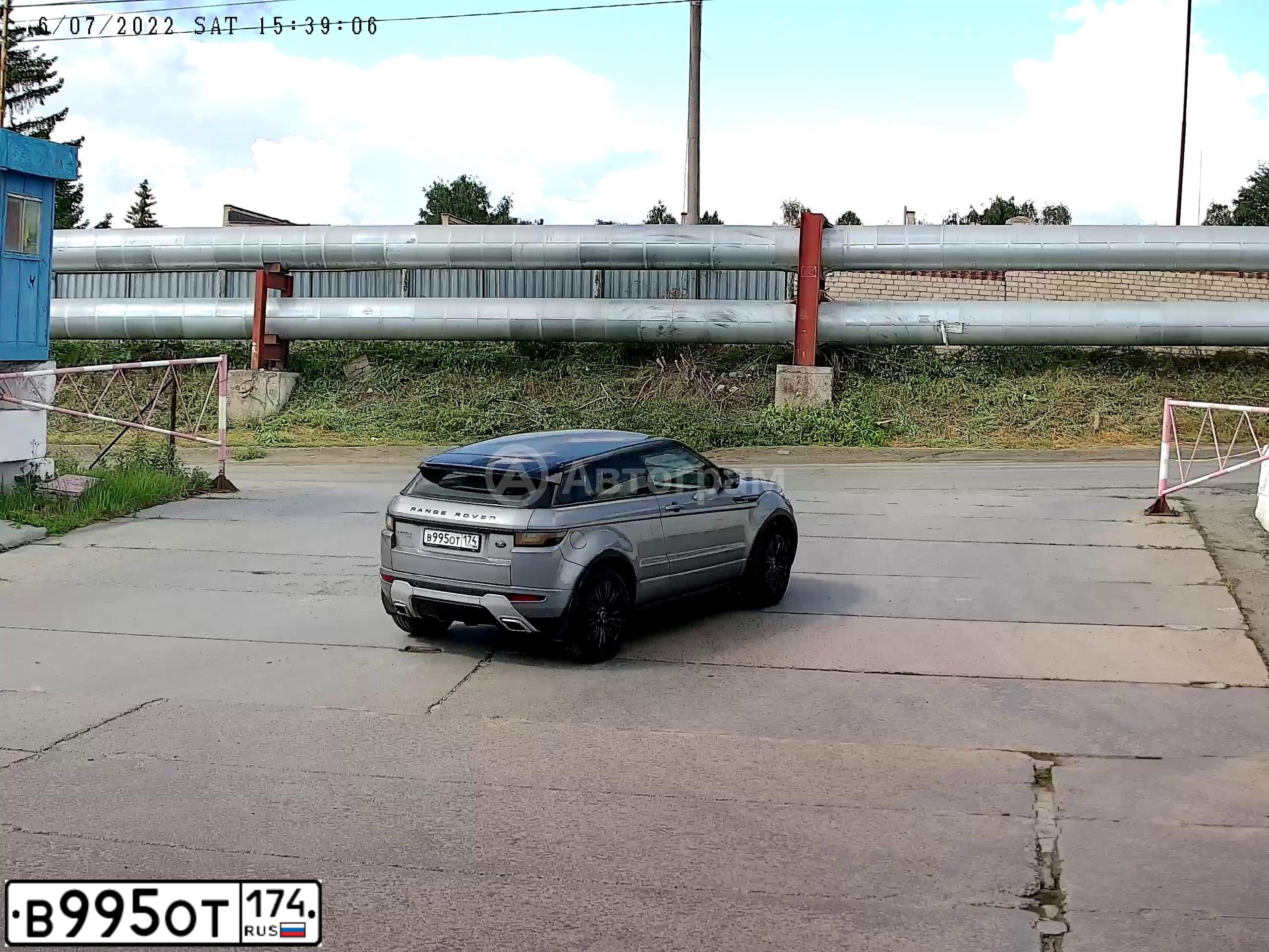 Фото автомобиля LANDROVER RANGE ROVER EVOQUE, 2012 — госномер В995ОТ174. Цвет: СЕРЫЙ