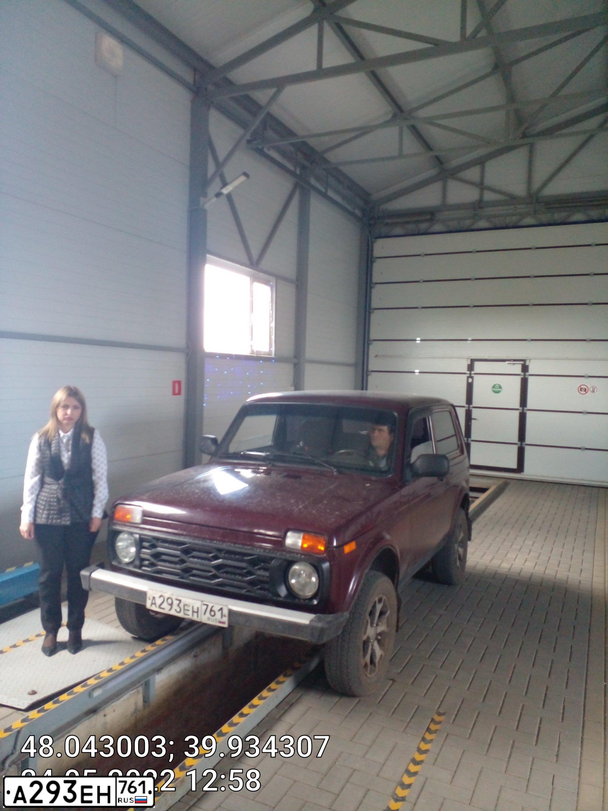 Фото автомобиля LADA 2121 NIVA, 2012 — госномер Е001КТ71. Цвет: ТЕМНО-ВИШНЕВЫЙ