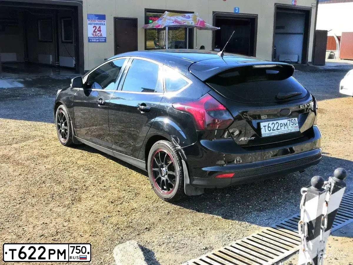 Фото автомобиля FORD FOCUS, 2012 — госномер Т622РМ750. Цвет: ЧЕРНЫЙ