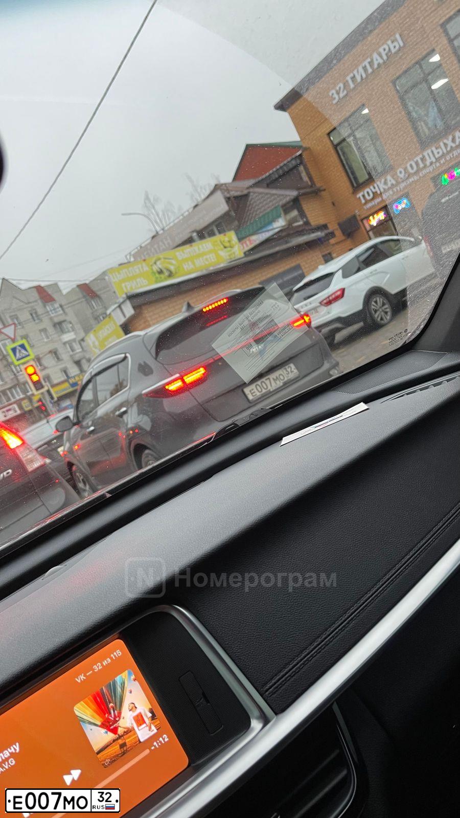 Фото автомобиля CHEVROLET CRUZE, 2013 — госномер Н886ТР32. Цвет: ЧЕРНЫЙ МЕТАЛЛИК
