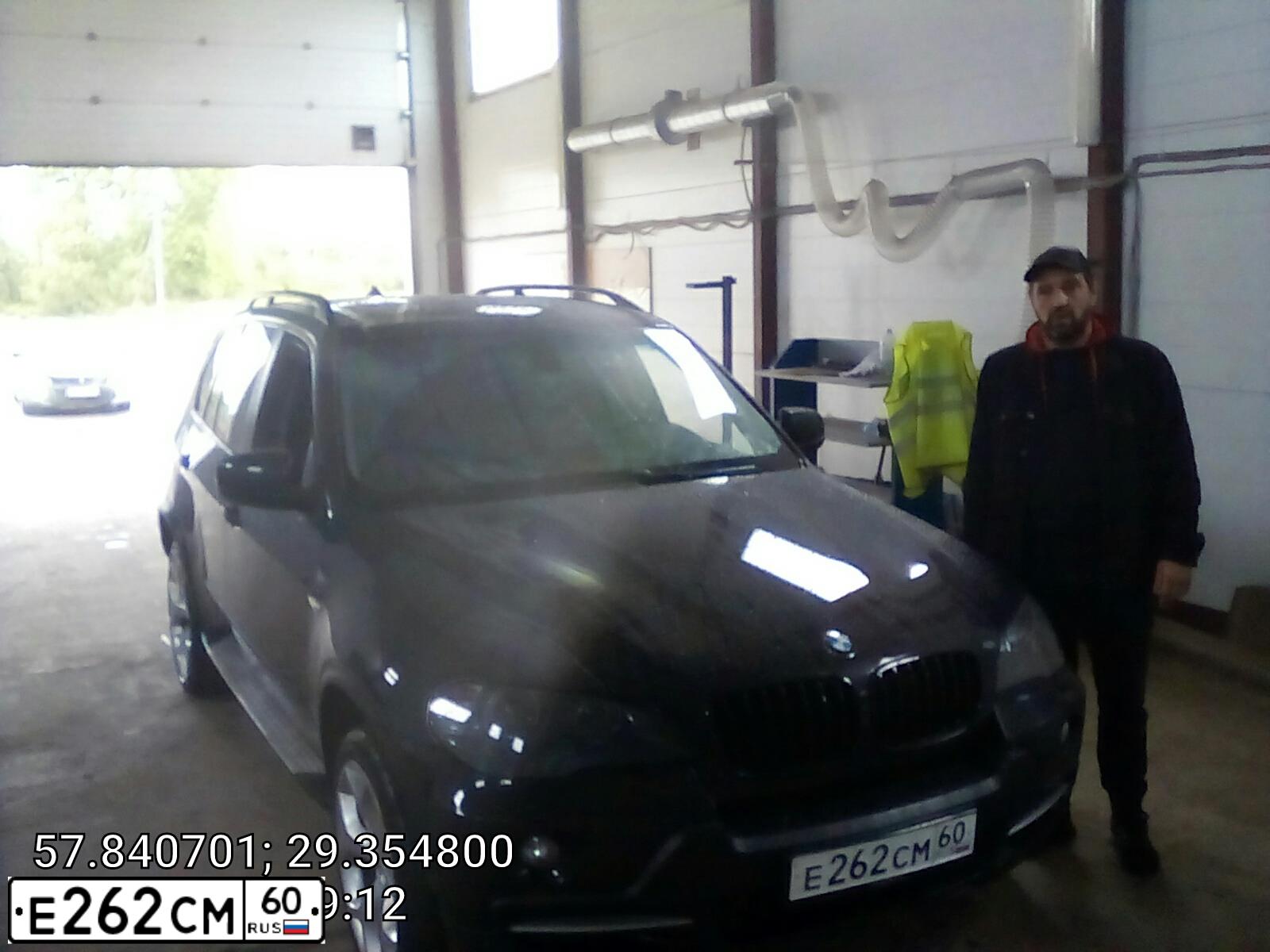 Фото автомобиля BMW X5, 2009 — госномер Е262СМ60. Цвет: ЧЕРНЫЙ
