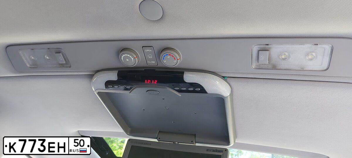 Фото автомобиля HYUNDAI GRAND STAREX, 2012 — госномер С325ЕА761. Цвет: ТЕМНО-СЕРЫЙ
