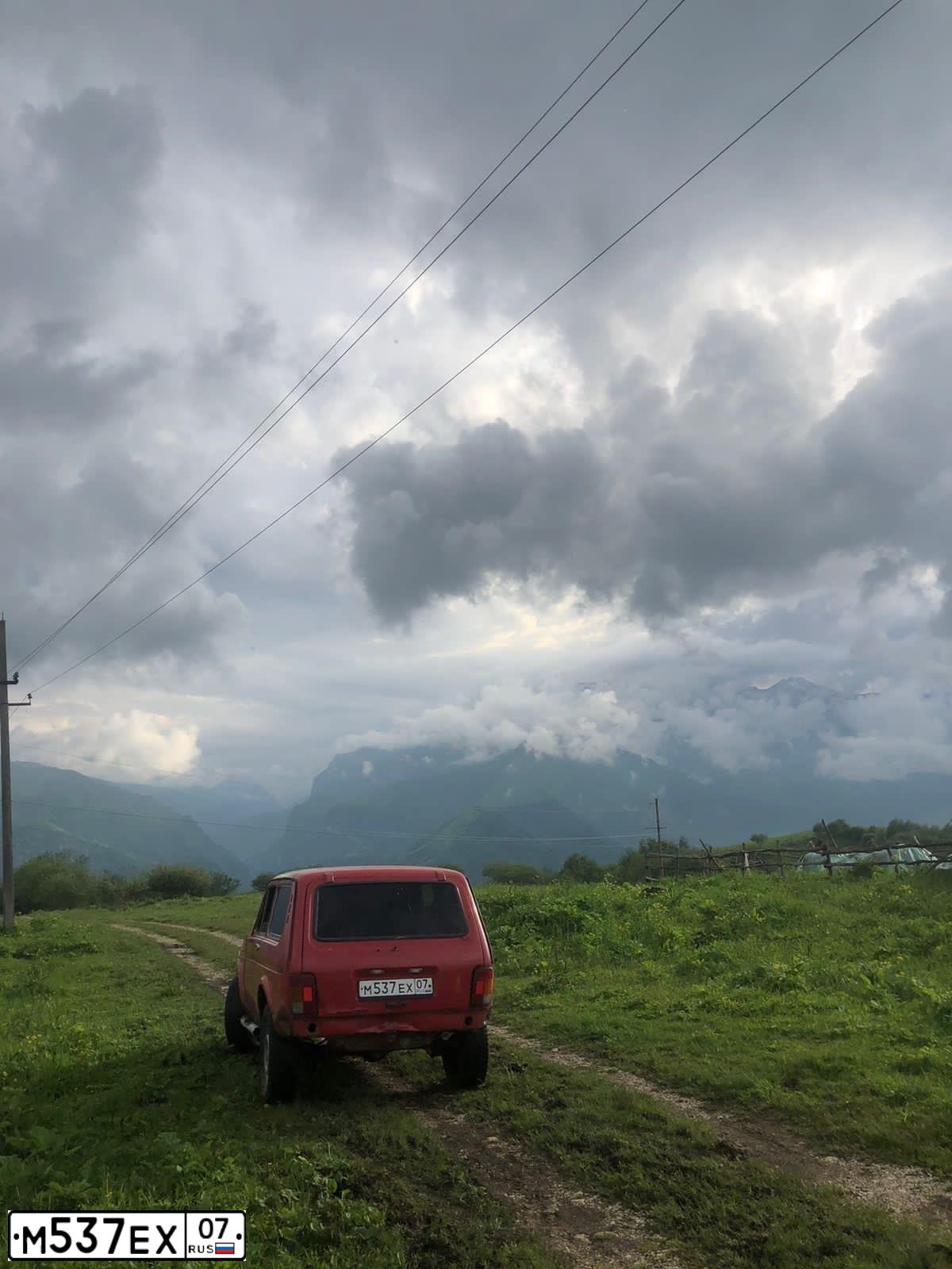 Фото автомобиля LADA 2121 NIVA, 1997 — госномер М537ЕХ07. Цвет: ТОРНАДО