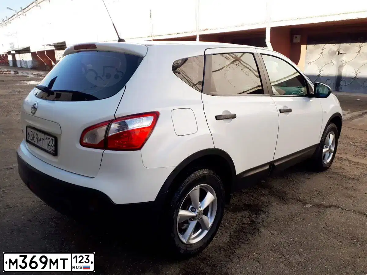 Фото автомобиля NISSAN QASHQAI, 2013 — госномер К166ВН82. Цвет: Белый