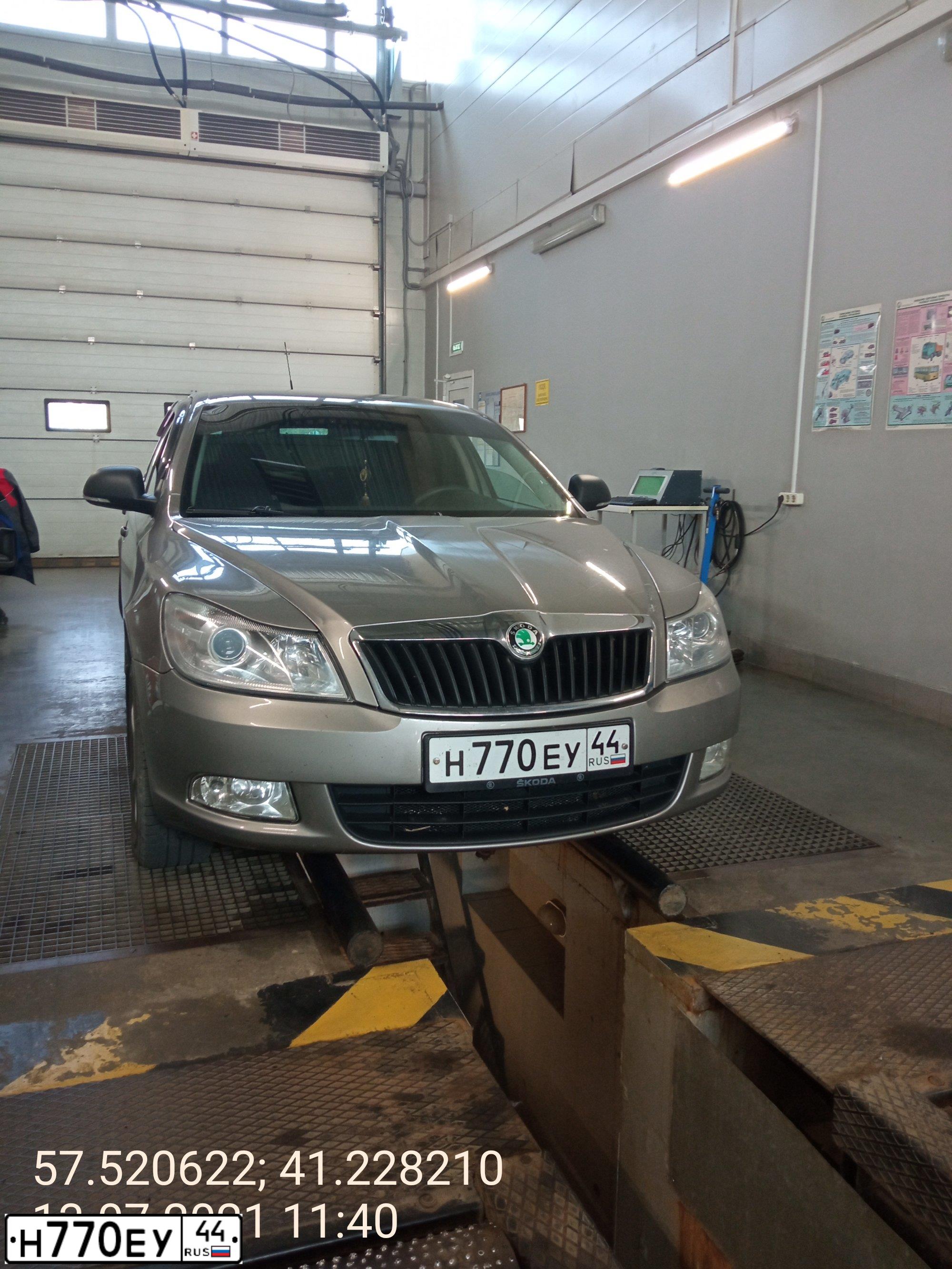 Фото автомобиля SKODA OCTAVIA, 2009 — госномер Н770ЕУ44. Цвет: СЕРЫЙ