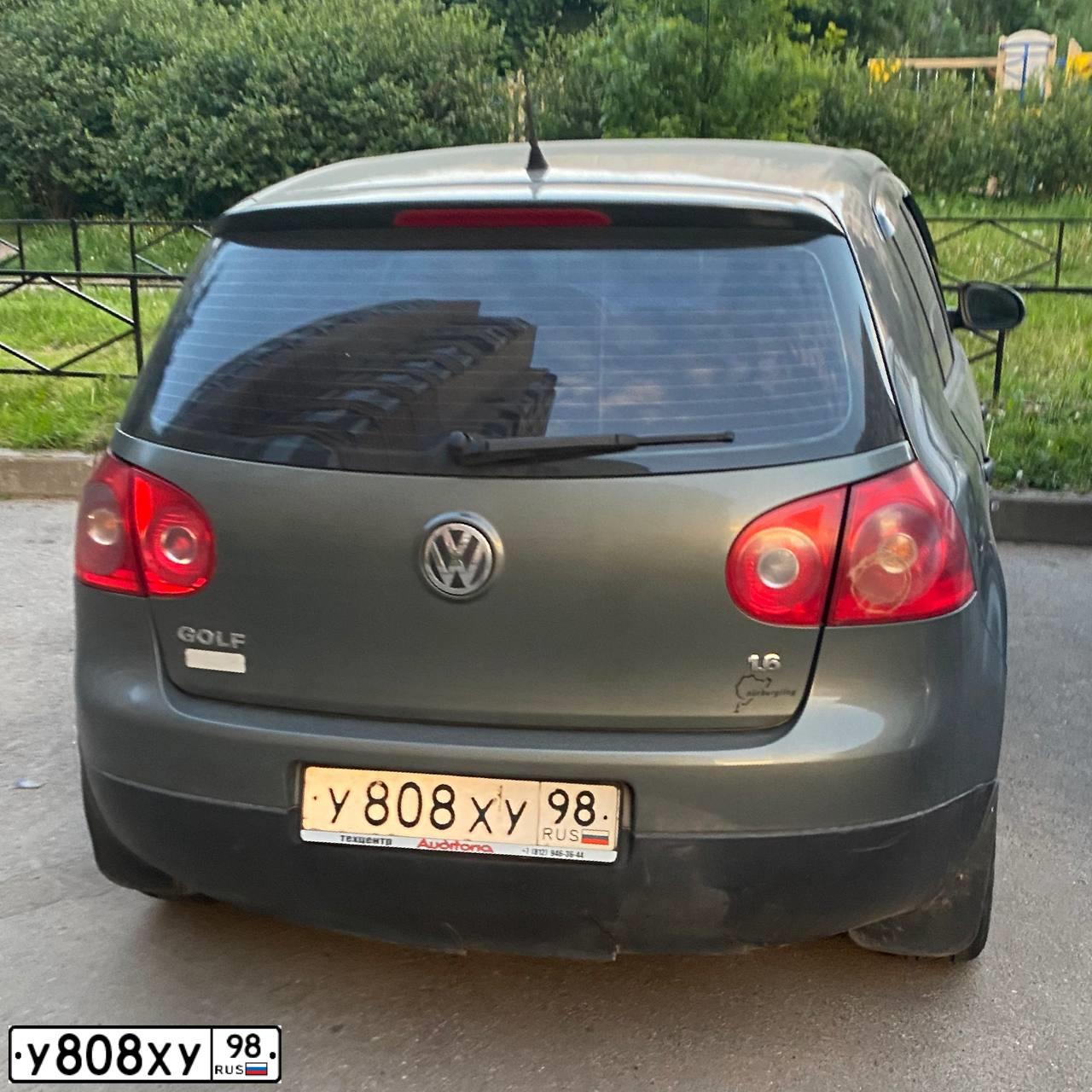 Фото автомобиля VOLKSWAGEN GOLF, 2007 — госномер У808ХУ98. Цвет: СЕРО-ЗЕЛЕНЫЙ
