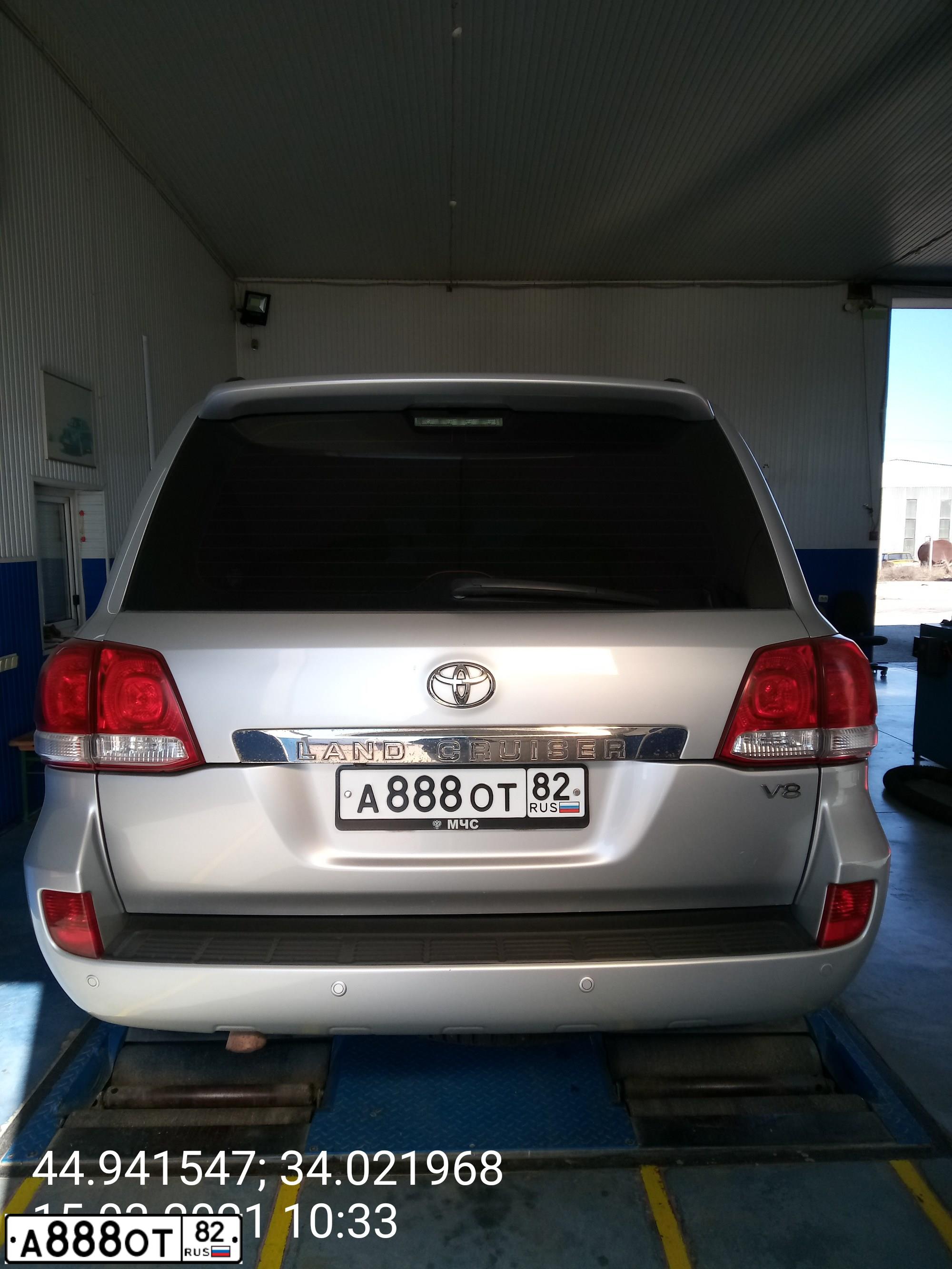 Фото автомобиля TOYOTA LANDCRUISER 200, 2007 — госномер А888ОТ82. Цвет: ГОСТ Р50574-2002