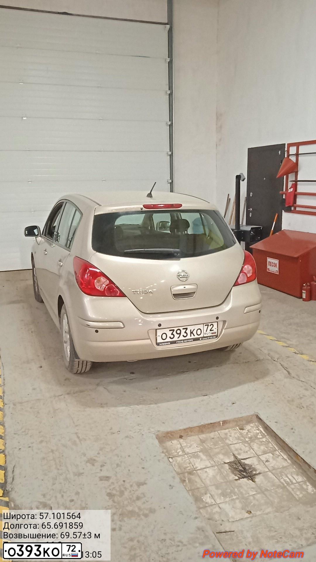 Фото автомобиля NISSAN TIIDA, 2011 — госномер О393КО72. Цвет: СВЕТЛО-КОРИЧНЕВЫЙ