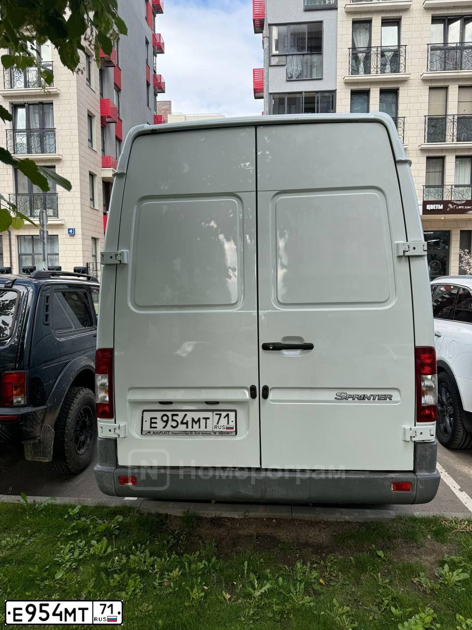 Фото автомобиля MERCEDES SPRINTER, 2003 — госномер Е954МТ71. Цвет: БЕЛЫЙ