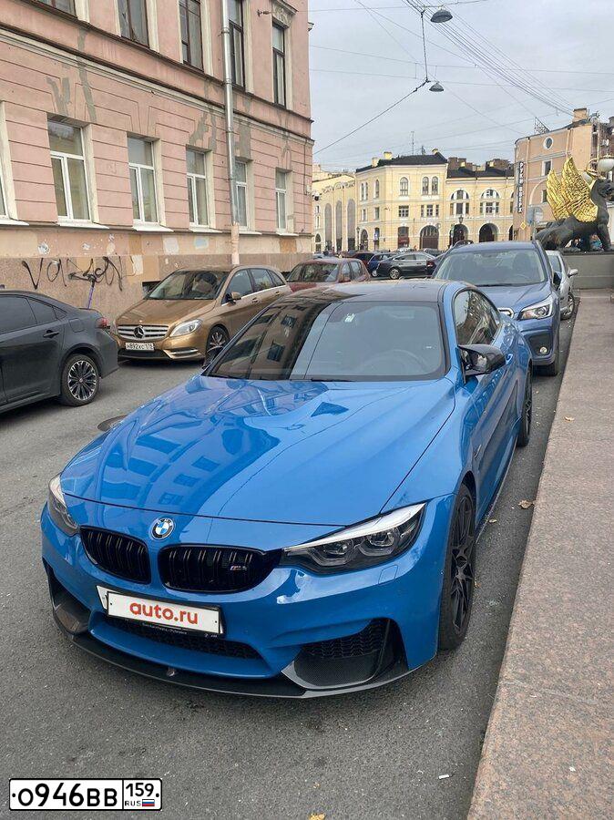 Фото автомобиля BMW M4, 2017 — госномер С717ЕТ99. Цвет: МНОГОЦВЕТНЫЙ