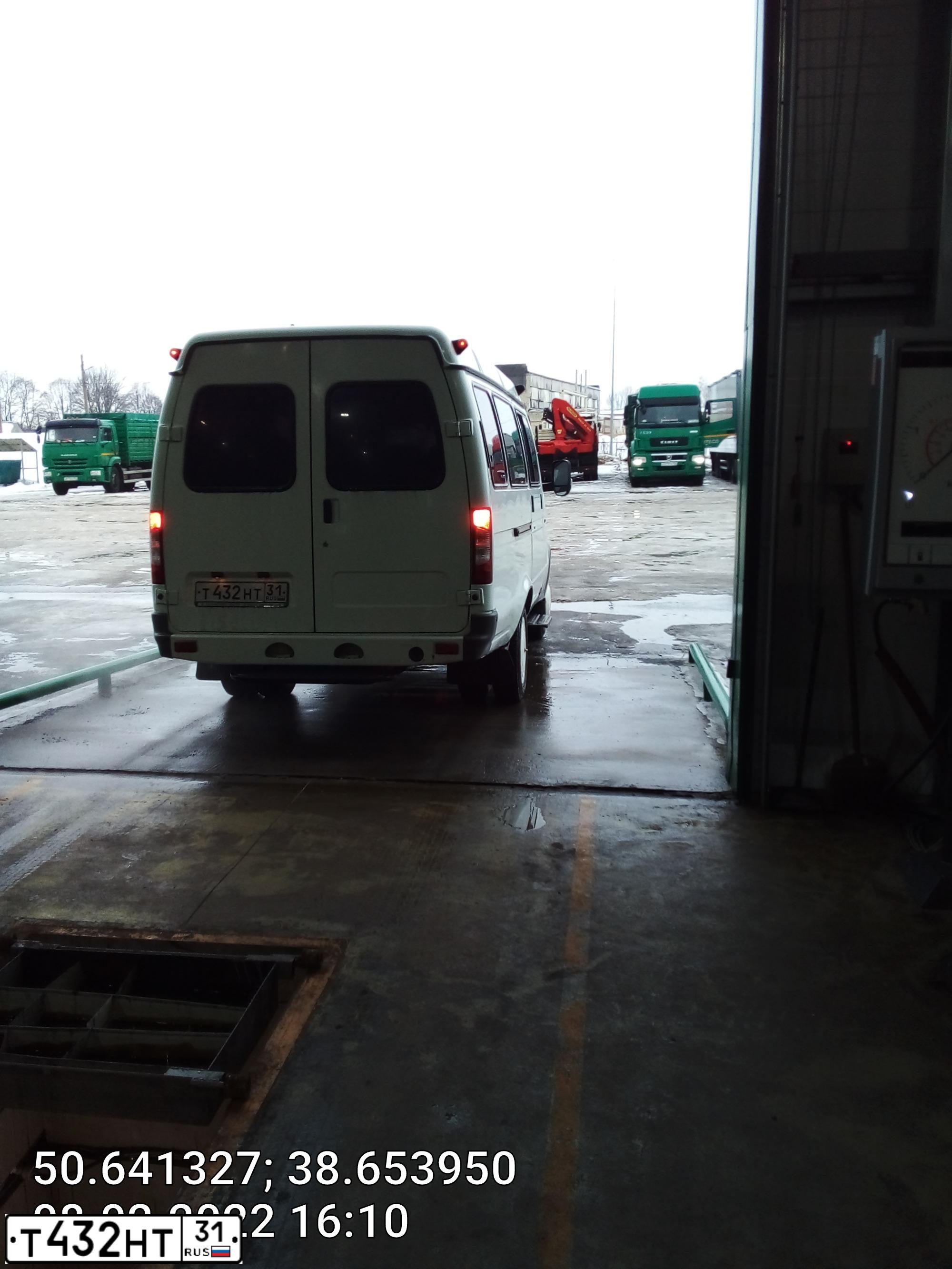 Фото автомобиля GAZ 3221, 2013 — госномер Т432НТ31. Цвет: Белый