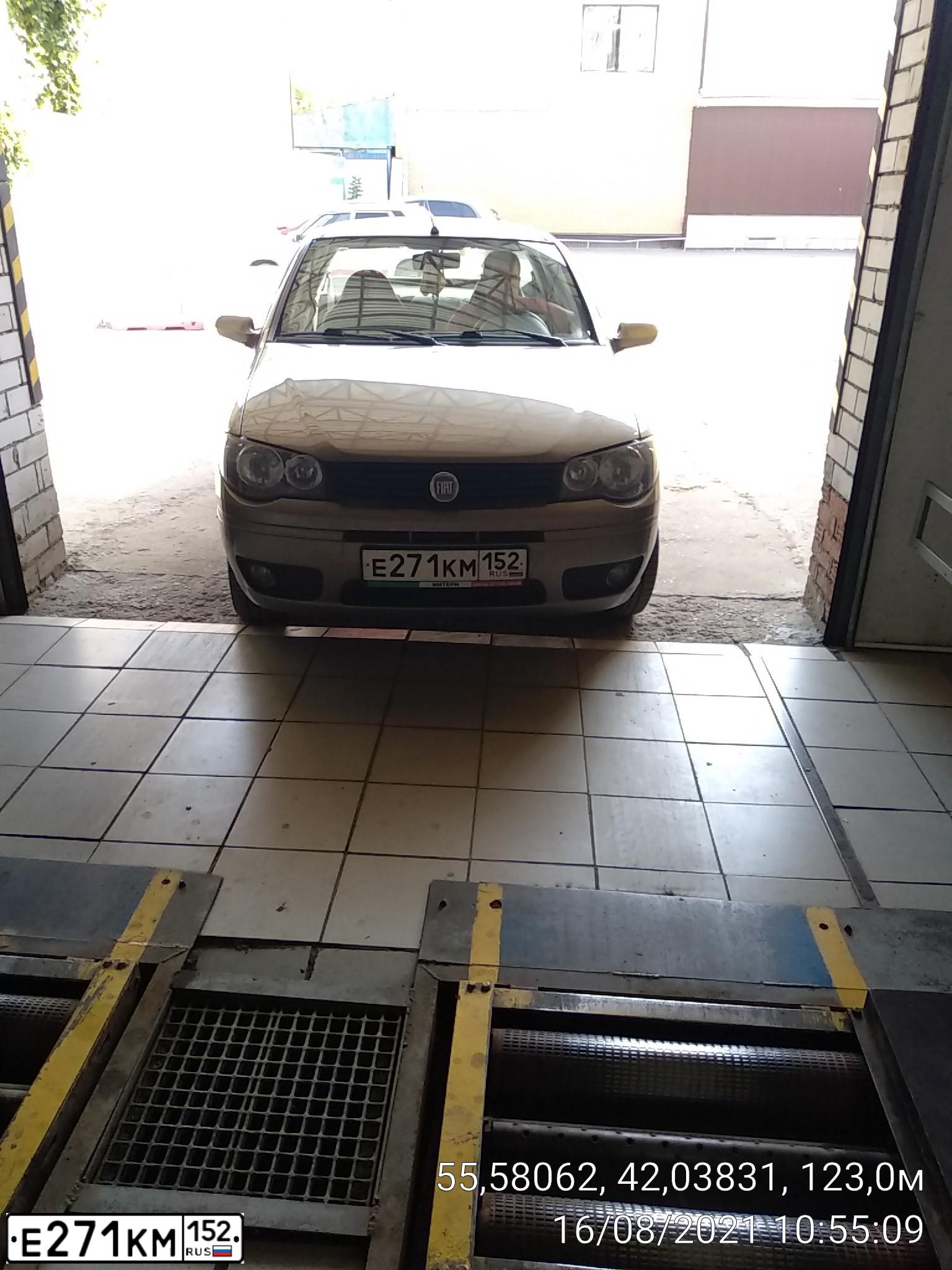 Фото автомобиля FIAT ALBEA, 2011 — госномер Е271КМ152. Цвет: ПЕСОЧНЫЙ