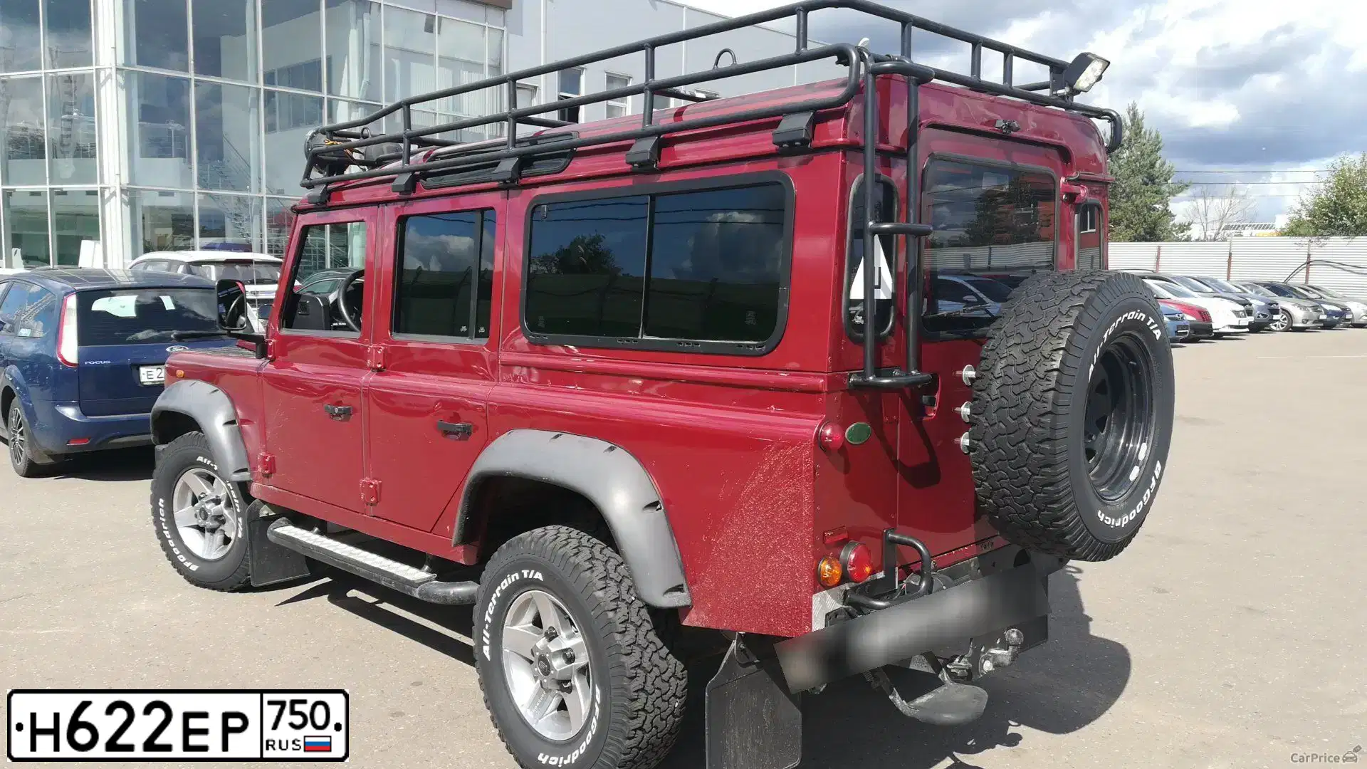 Фото автомобиля LANDROVER DEFENDER, 2007 — госномер Т651ЕУ199. Цвет: КРАСНЫЙ ТЕМНЫЙ