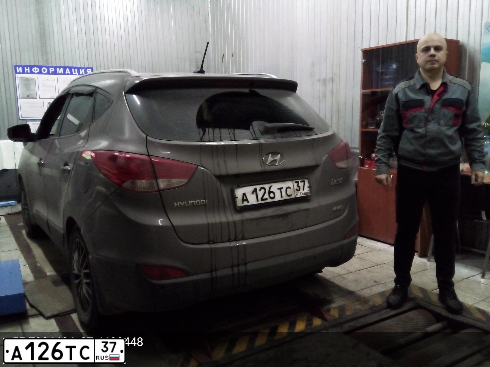 Фото автомобиля HYUNDAI IX35, 2012 — госномер А418ЕР977. Цвет: Коричневый