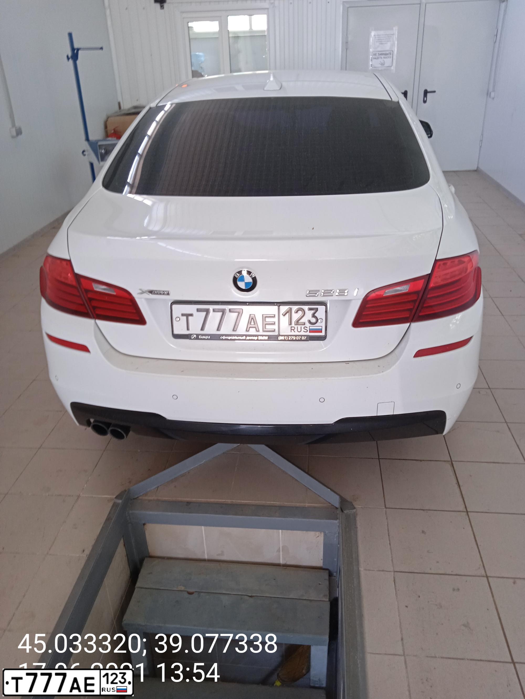 Фото автомобиля BMW W SERIE 5, 2014 — госномер Т777АЕ123. Цвет: Белый
