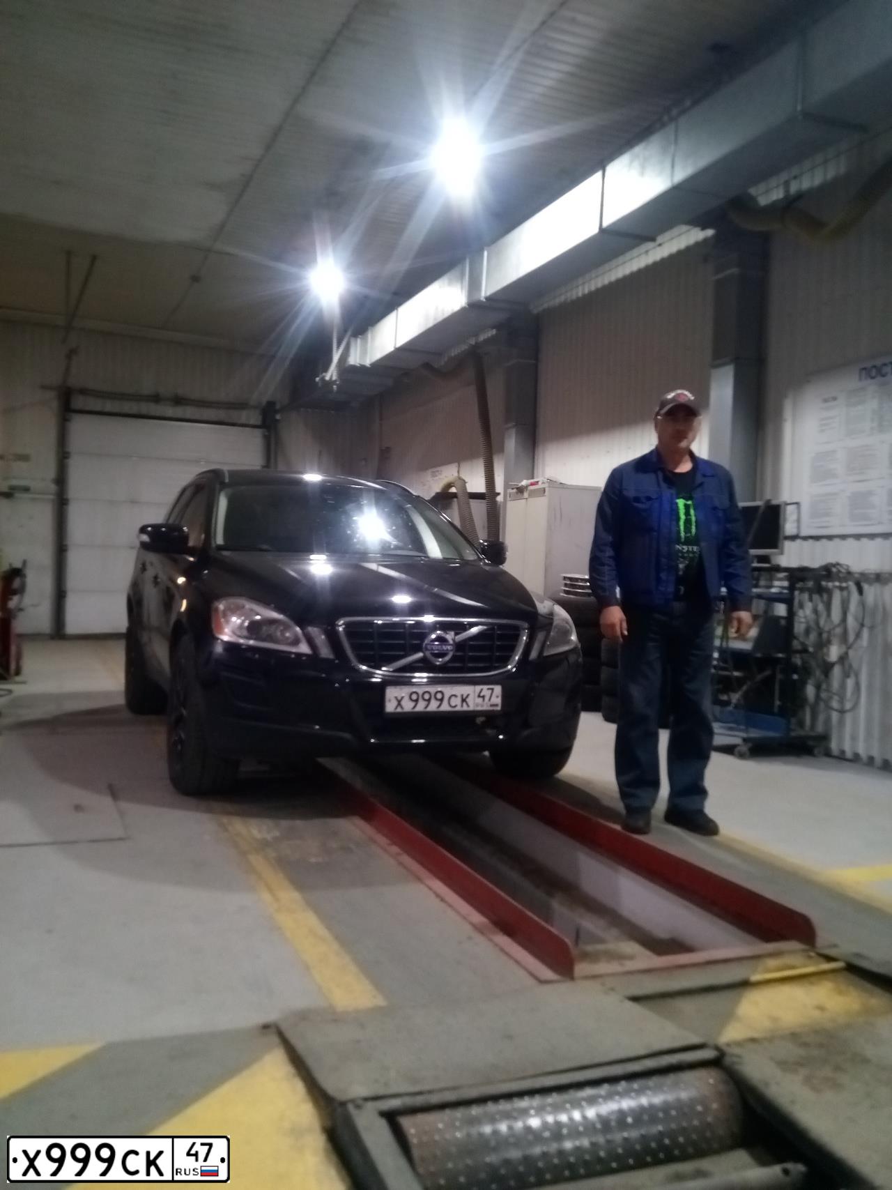 Фото автомобиля VOLVO XC60, 2011 — госномер Х999СК47. Цвет: ЧЕРНЫЙ
