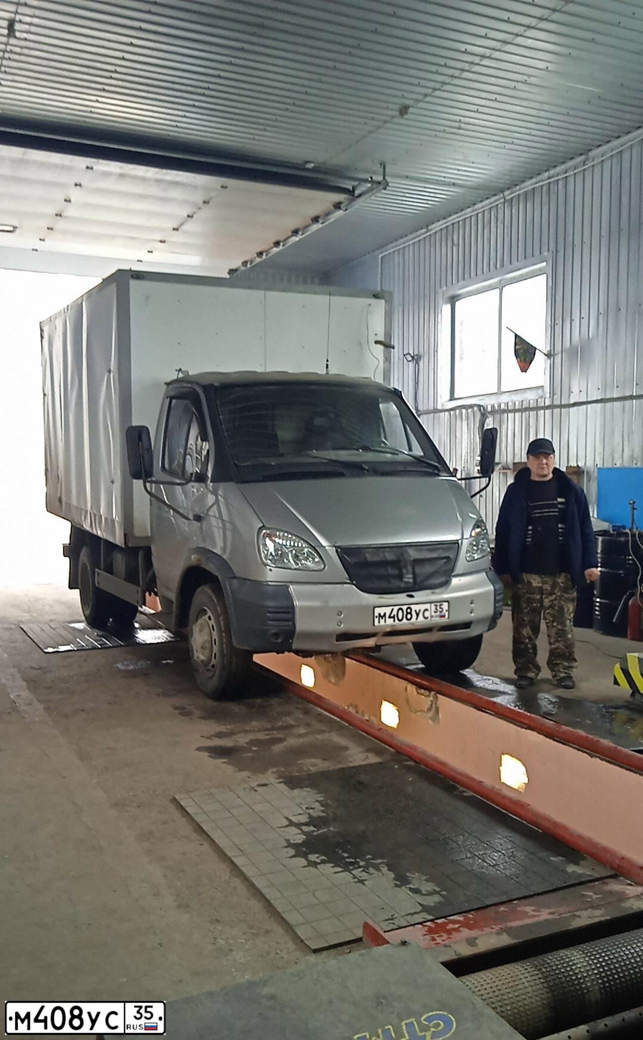 Фото автомобиля GAZ 3310 WALDAI, 2011 — госномер М408УС35. Цвет: Серебристый