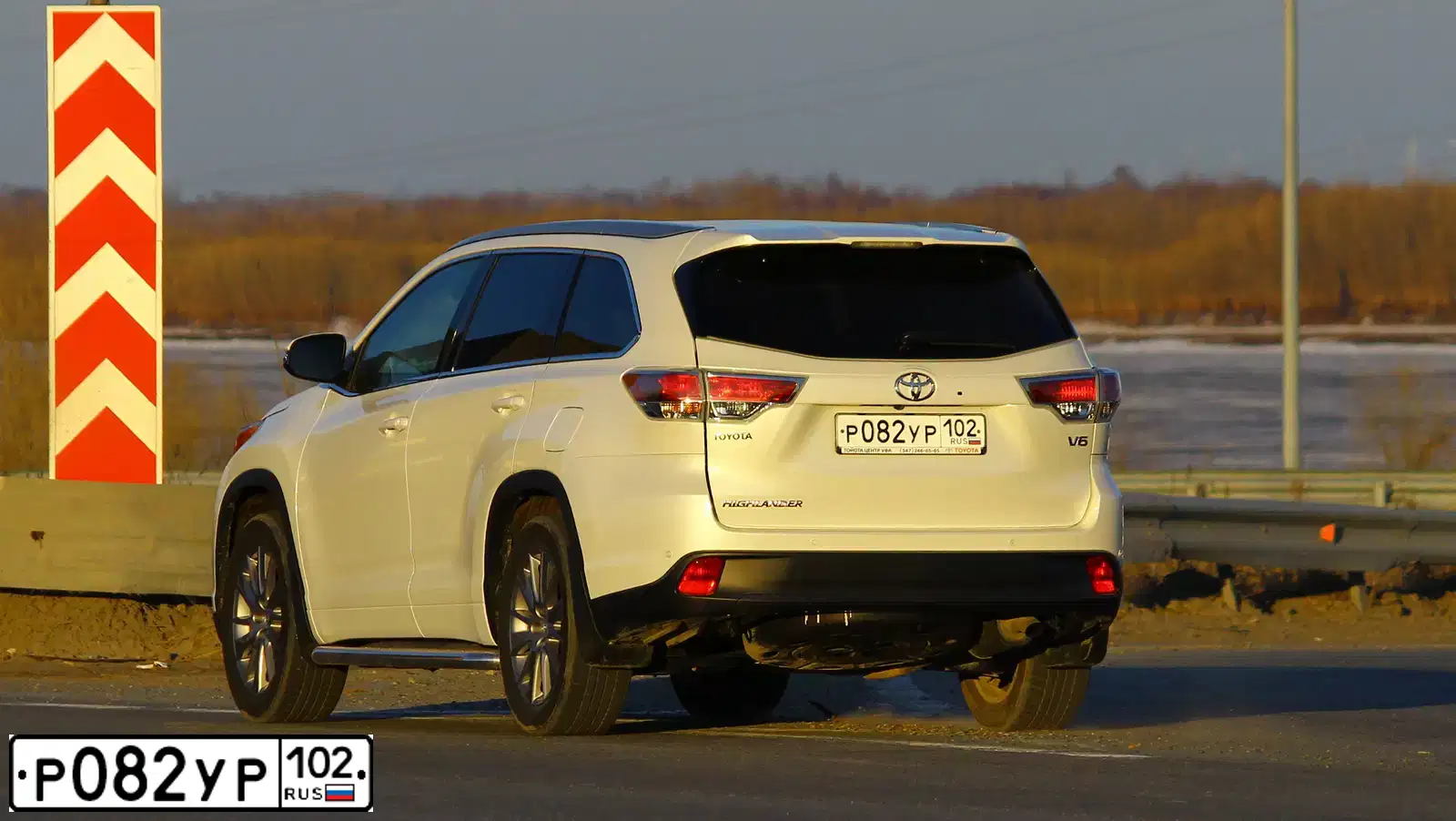 Фото автомобиля TOYOTA HIGHLANDER, 2014 — госномер Р028УР102. Цвет: Белый
