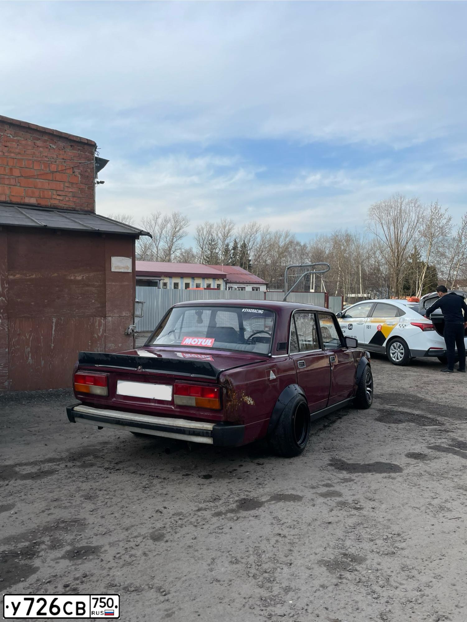 Фото автомобиля LADA 2105, 1996 — госномер У726СВ750. Цвет: ВИШНЕВЫЙ