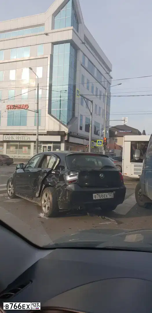 Фото автомобиля BMW SERIE 1, 2012 — госномер Е388ОЕ82. Цвет: ЧЕРНЫЙ