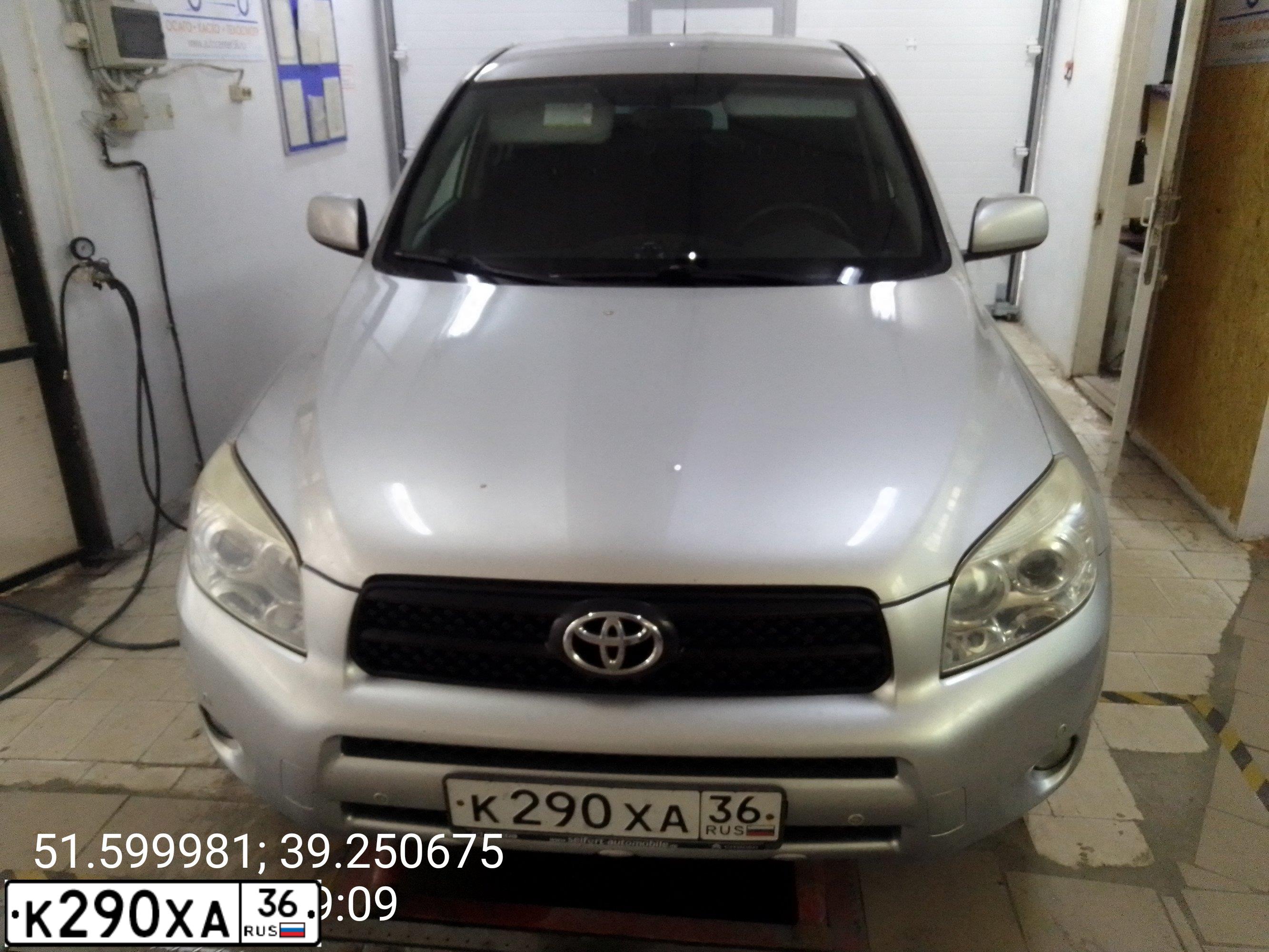 Фото автомобиля TOYOTA RAV4, 2008 — госномер К290ХА36. Цвет: СЕРЕБРИСТЫЙ