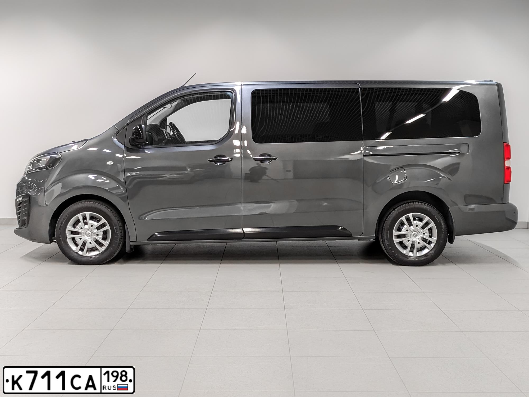 Фото автомобиля OPEL ZAFIRA LIFE, 2021 — госномер К711СА198. Цвет: ТЕМНО-СЕРЫЙ