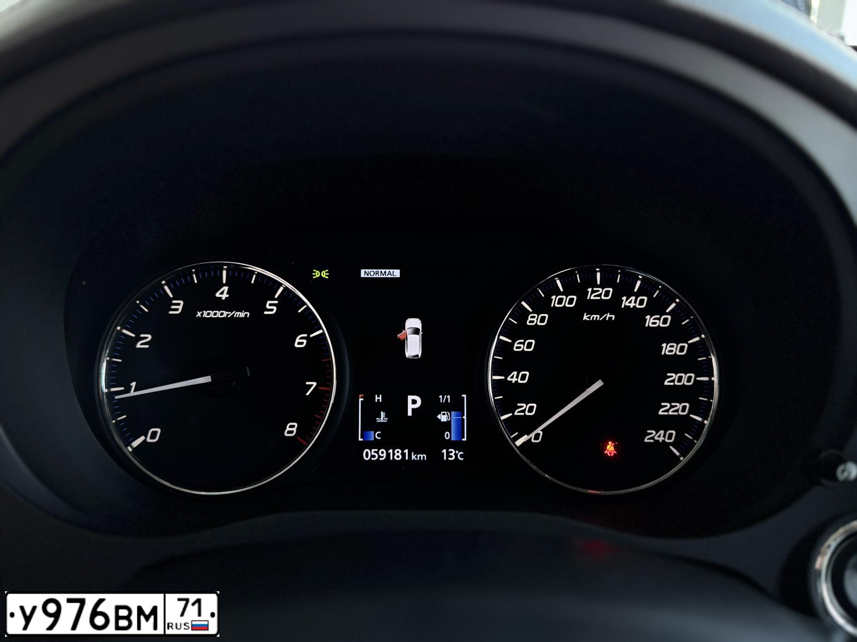 Фото автомобиля MITSUBISHI OUTLANDER, 2020 — госномер У976ВМ71. Цвет: СЕРЫЙ